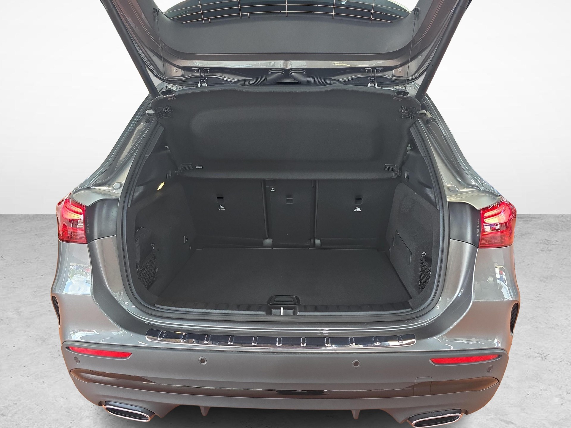 MERCEDES-BENZ GLA 250 e EQ Star AMG Line-image-9