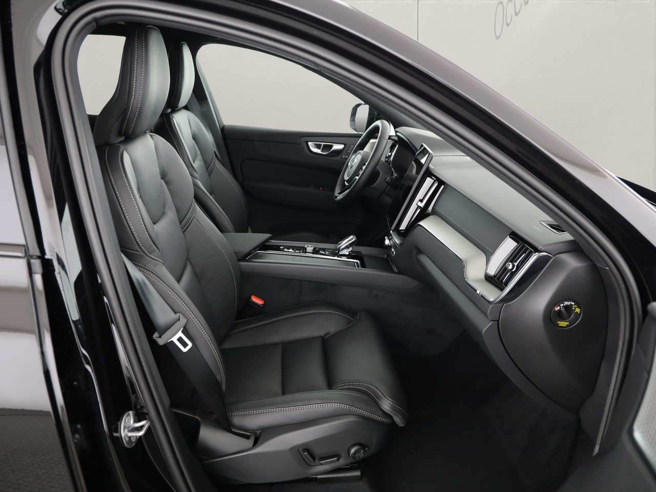 VOLVO XC60 2.0 T8 TE Black Edition eAWD-showroom-element-3