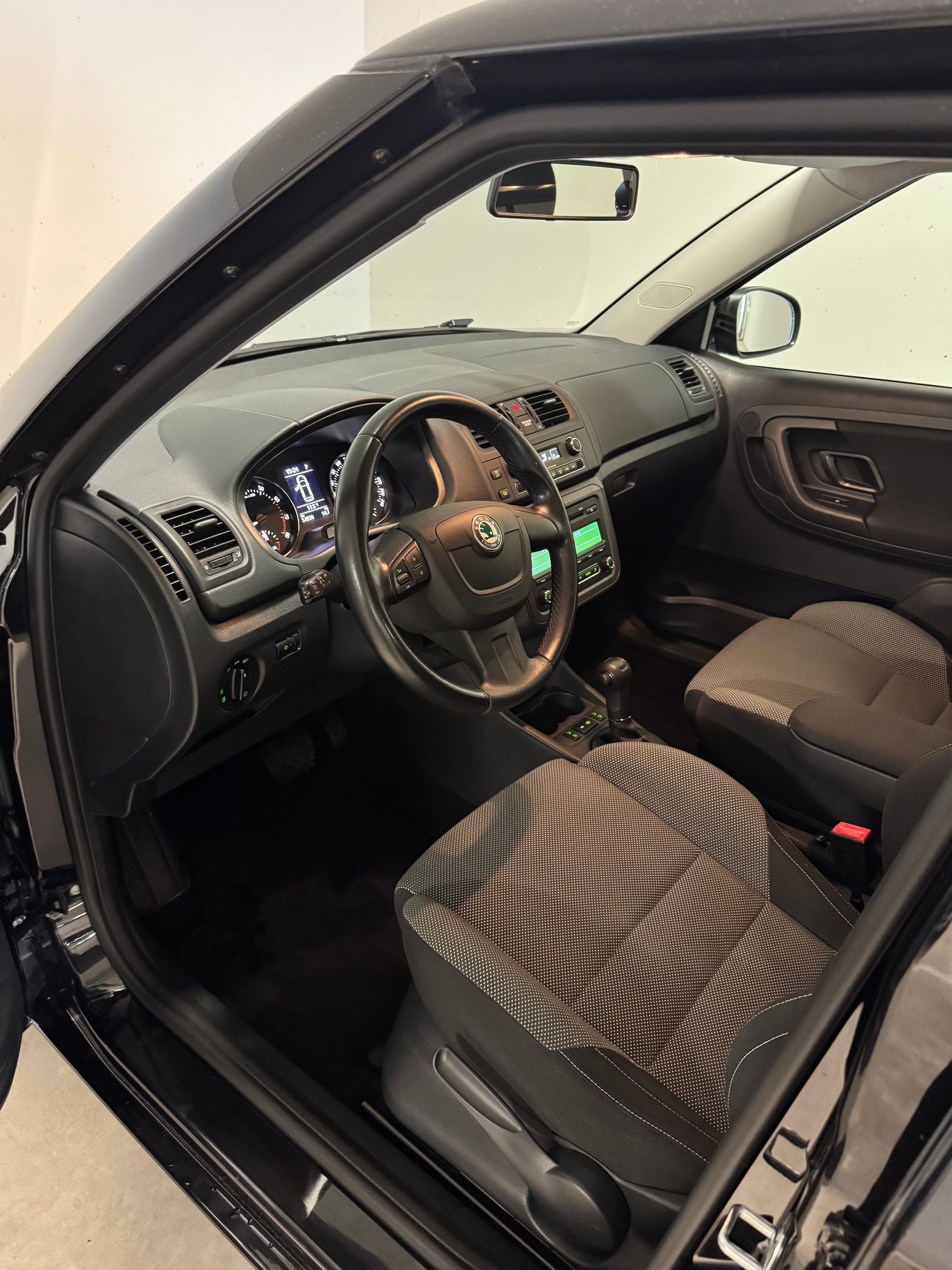 SKODA Fabia 1.2 TSI Elegance DSG *Erste Hand*-image-6
