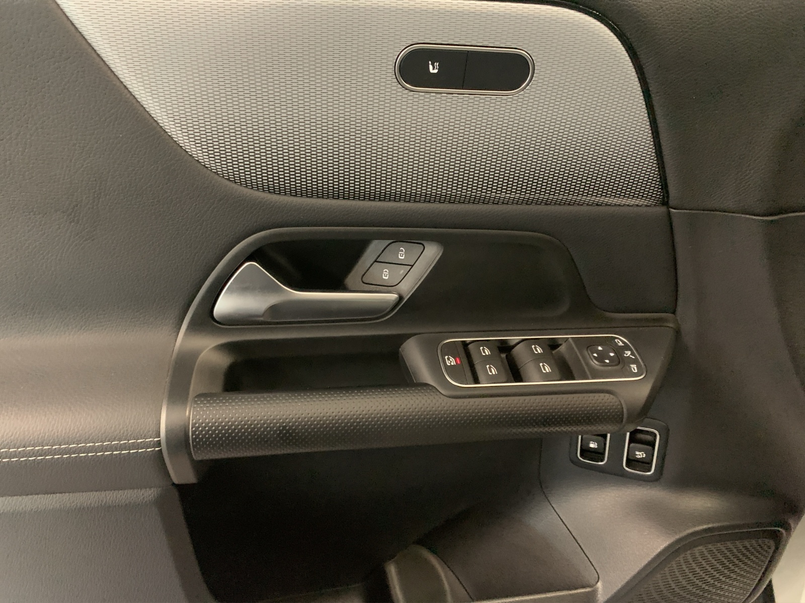 Image MERCEDES-BENZ GLA-250 GLA 250 e 8G-DCT