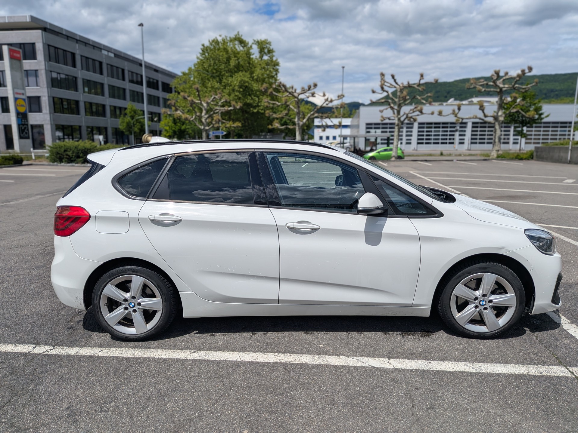 BMW 225xe-image-3