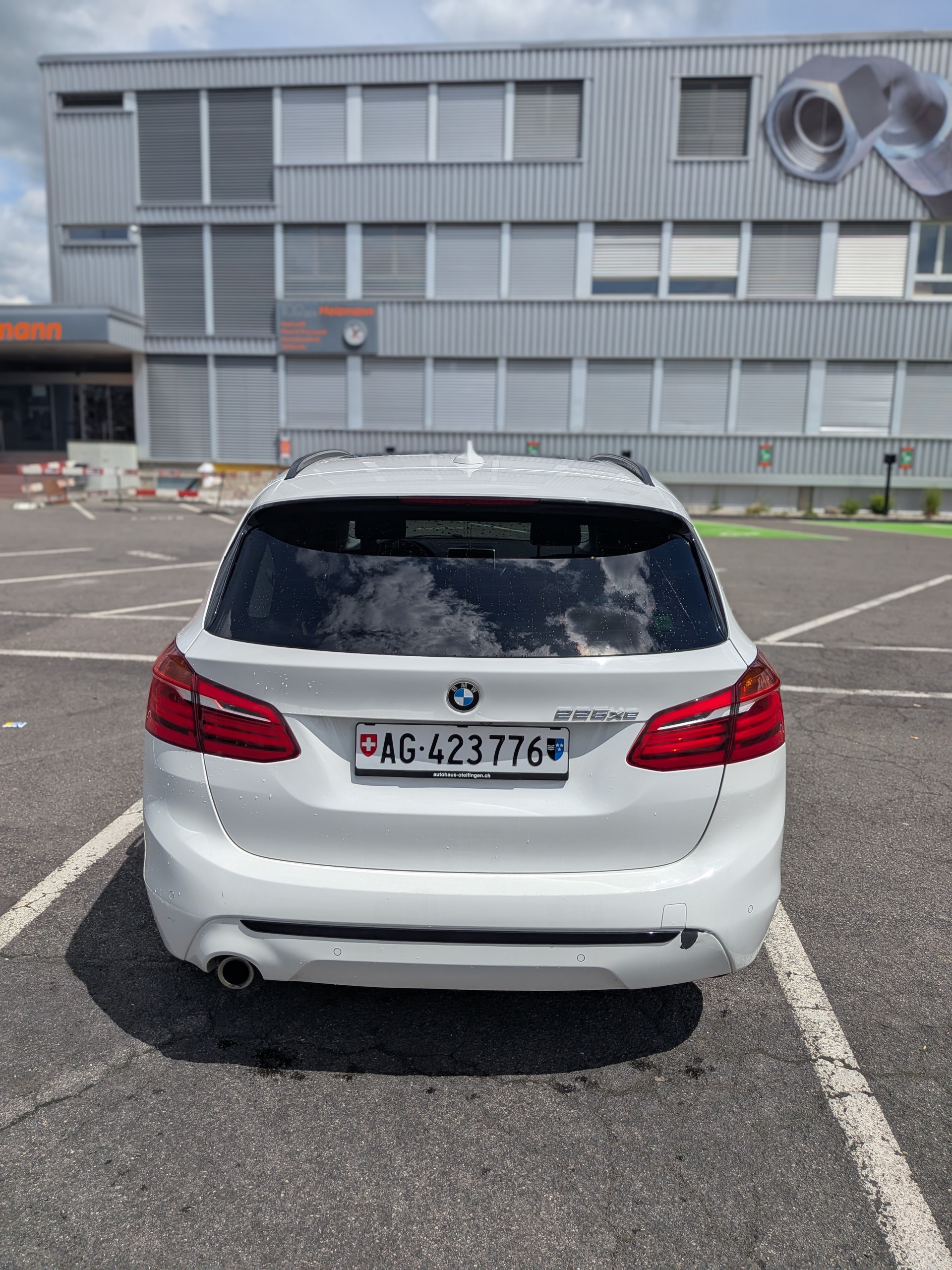 BMW 225xe-image-2