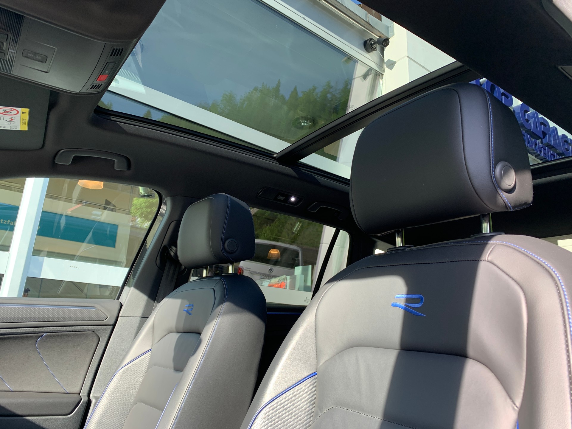 VW Tiguan 2.0TSI R 4Motion DSG-image-9