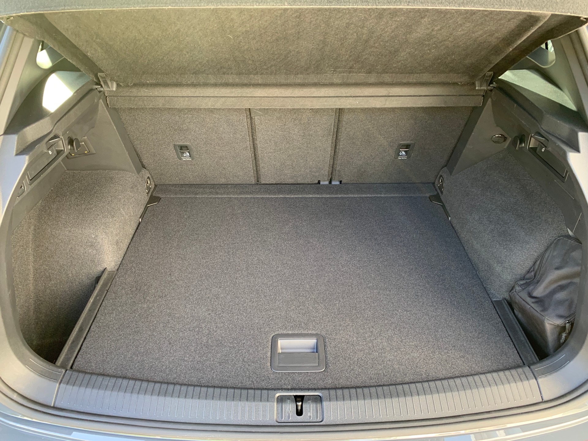 VW Tiguan 2.0TSI R 4Motion DSG-image-18