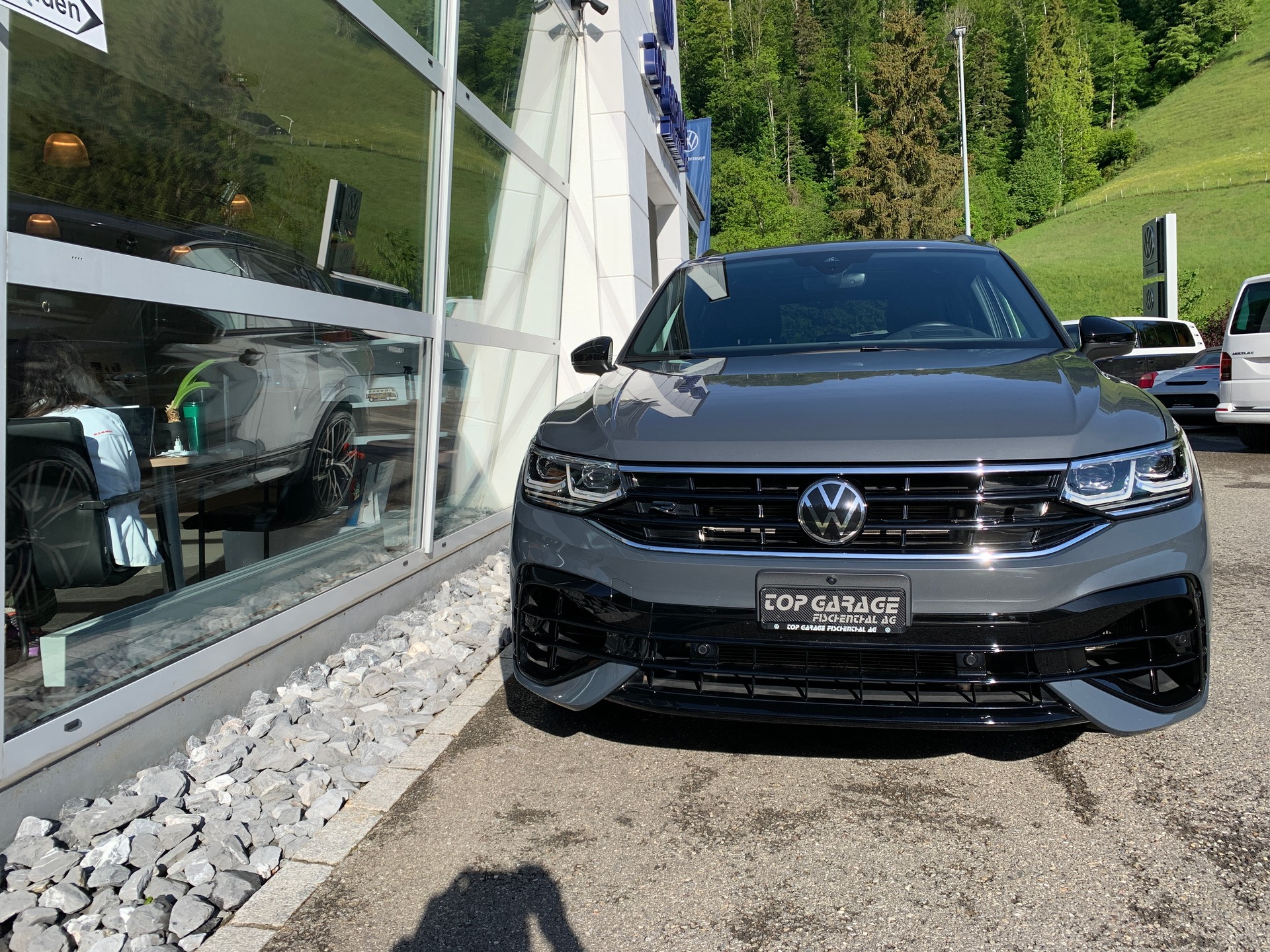 VW Tiguan 2.0TSI R 4Motion DSG-showroom-element-1