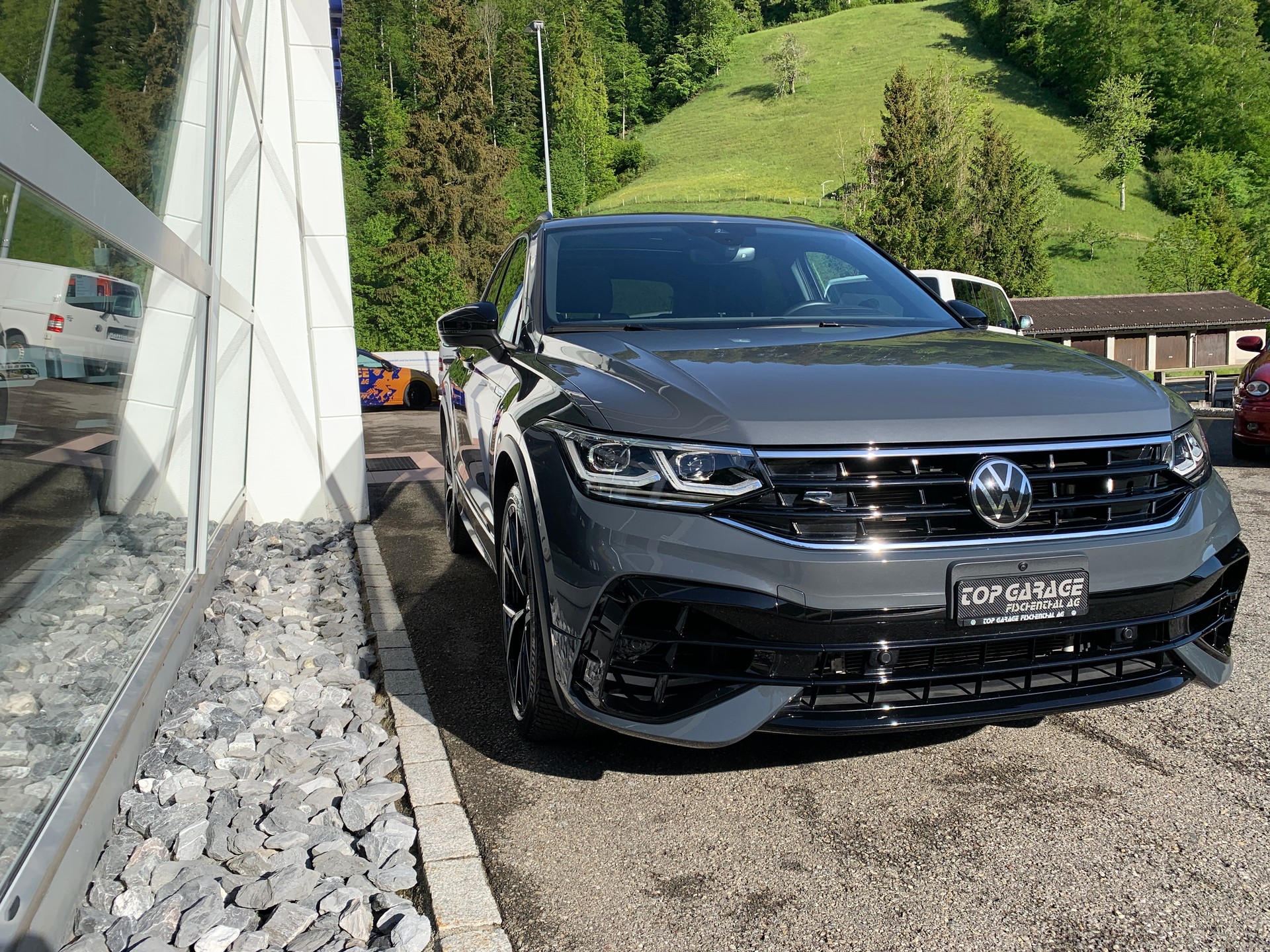 VW Tiguan 2.0TSI R 4Motion DSG-showroom-element-2