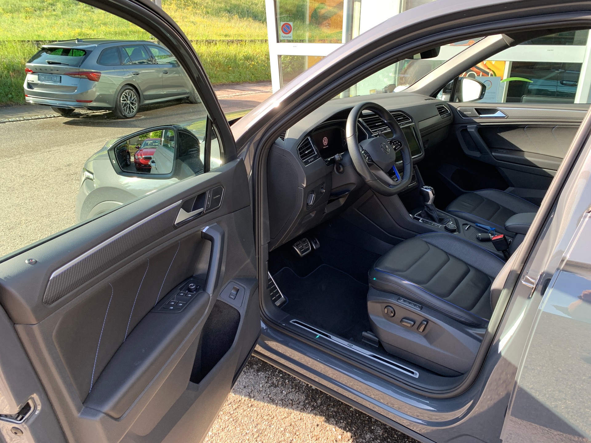 VW Tiguan 2.0TSI R 4Motion DSG-image-8
