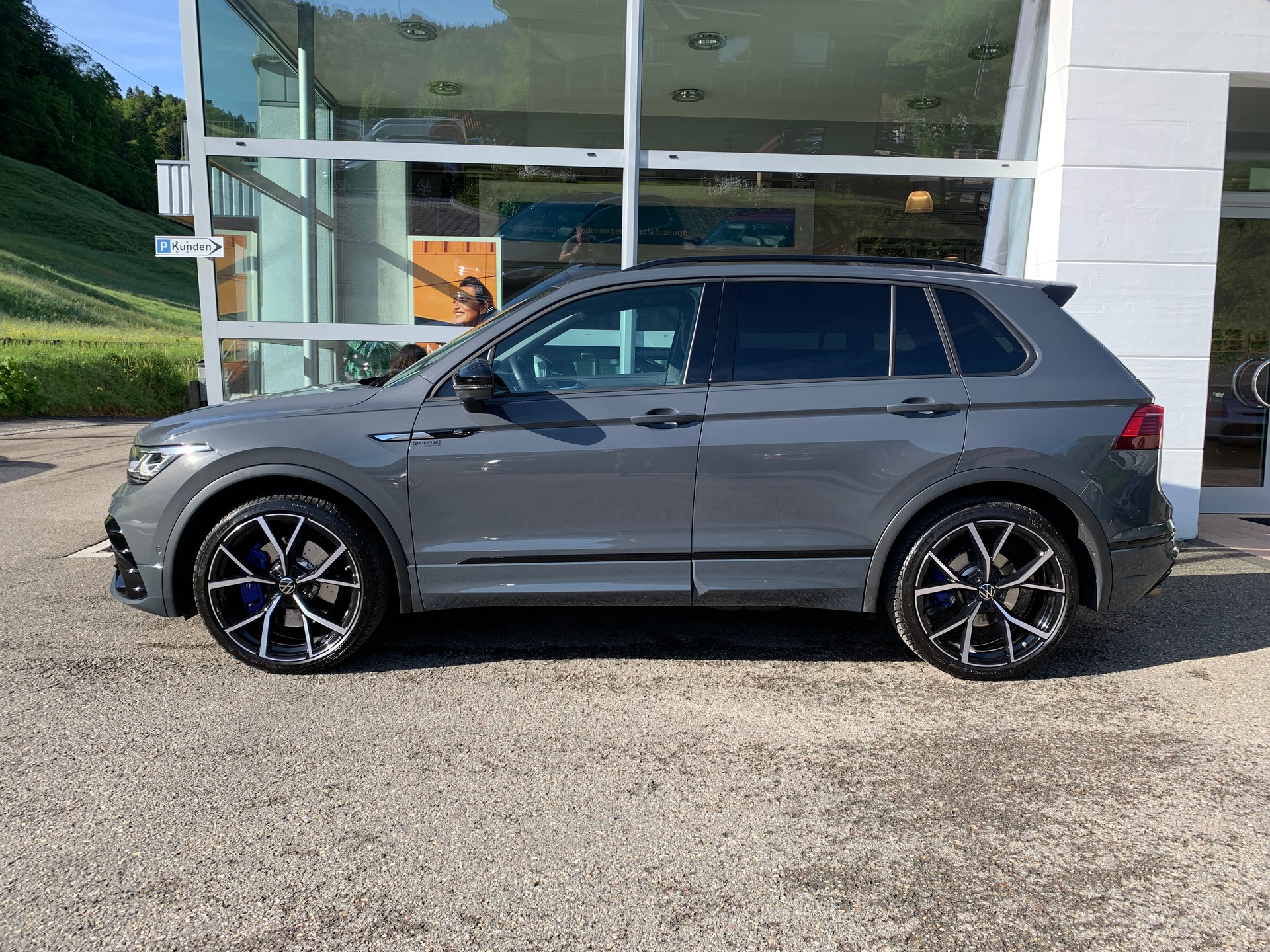 VW Tiguan 2.0TSI R 4Motion DSG-showroom-element-3