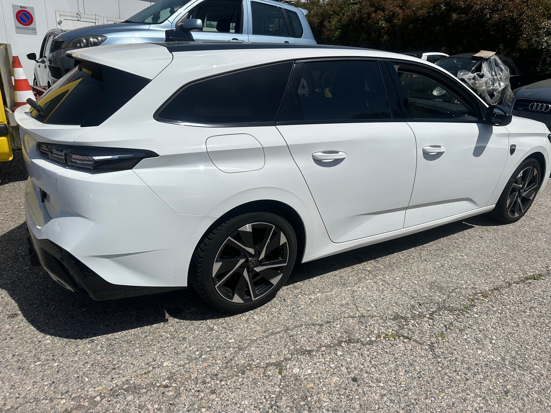 PEUGEOT 308 SW 1.5 BlueHDI Allure EAT8-image-1