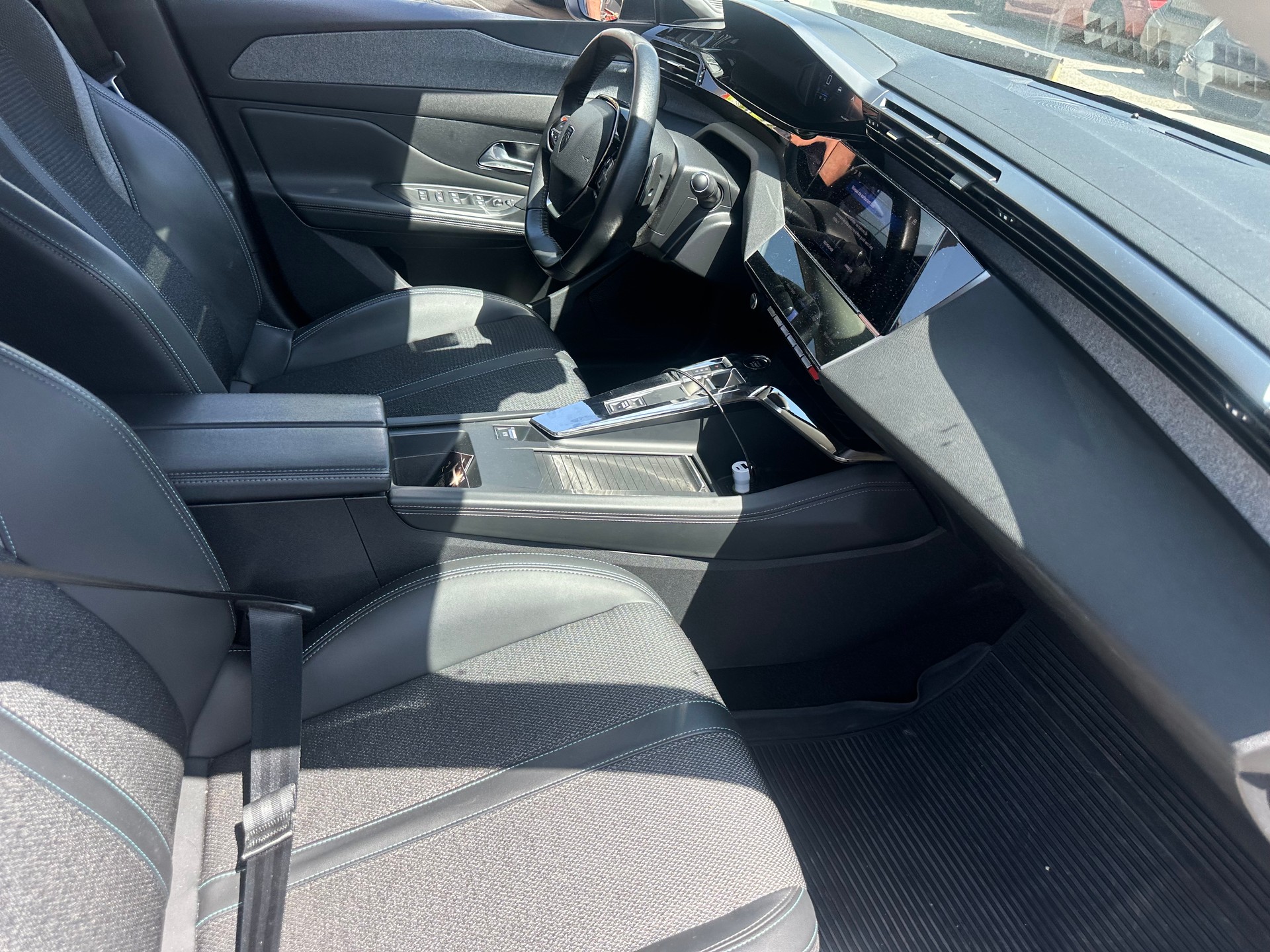 PEUGEOT 308 SW 1.5 BlueHDI Allure EAT8-image-5