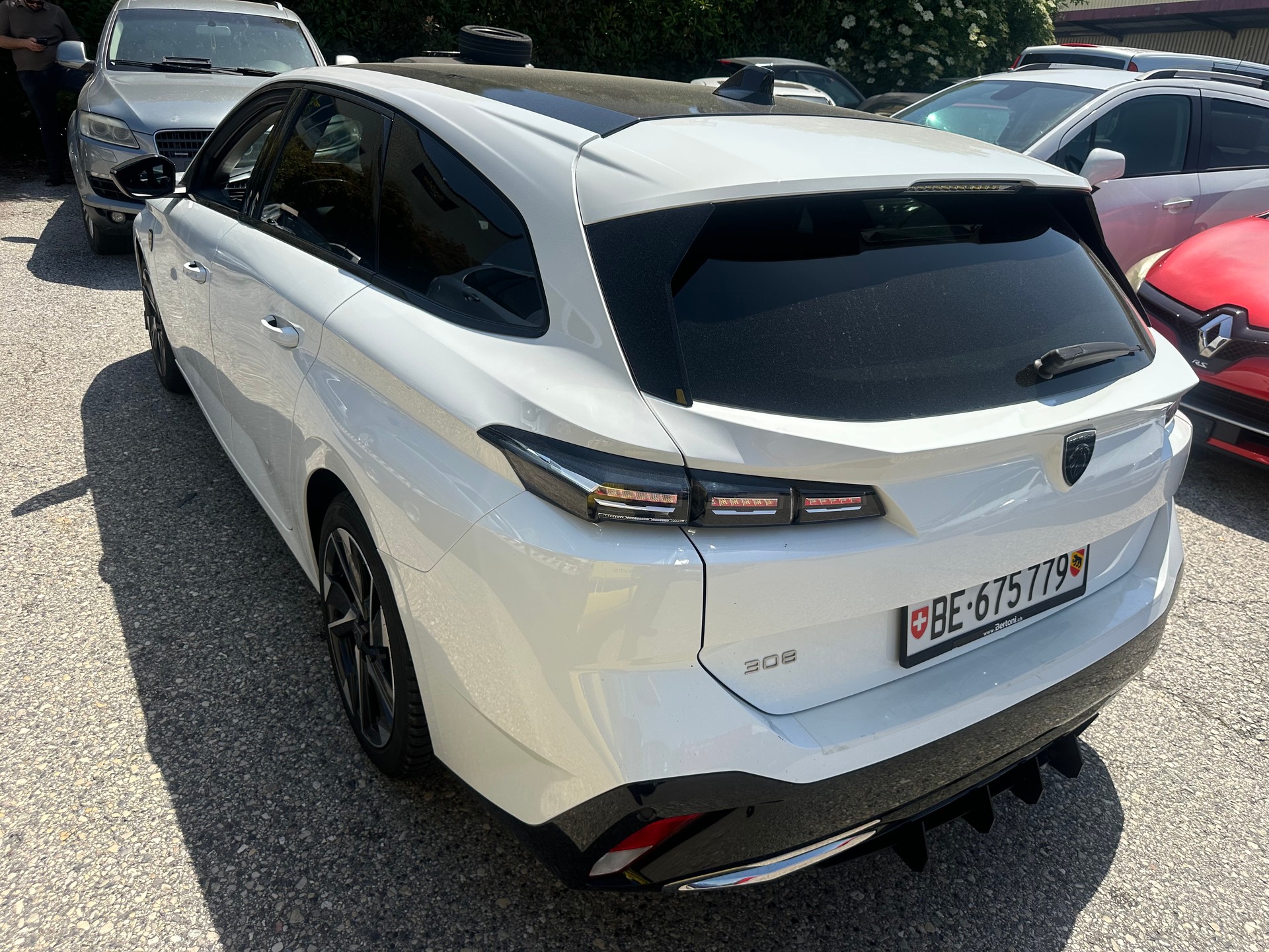 PEUGEOT 308 SW 1.5 BlueHDI Allure EAT8-image-9