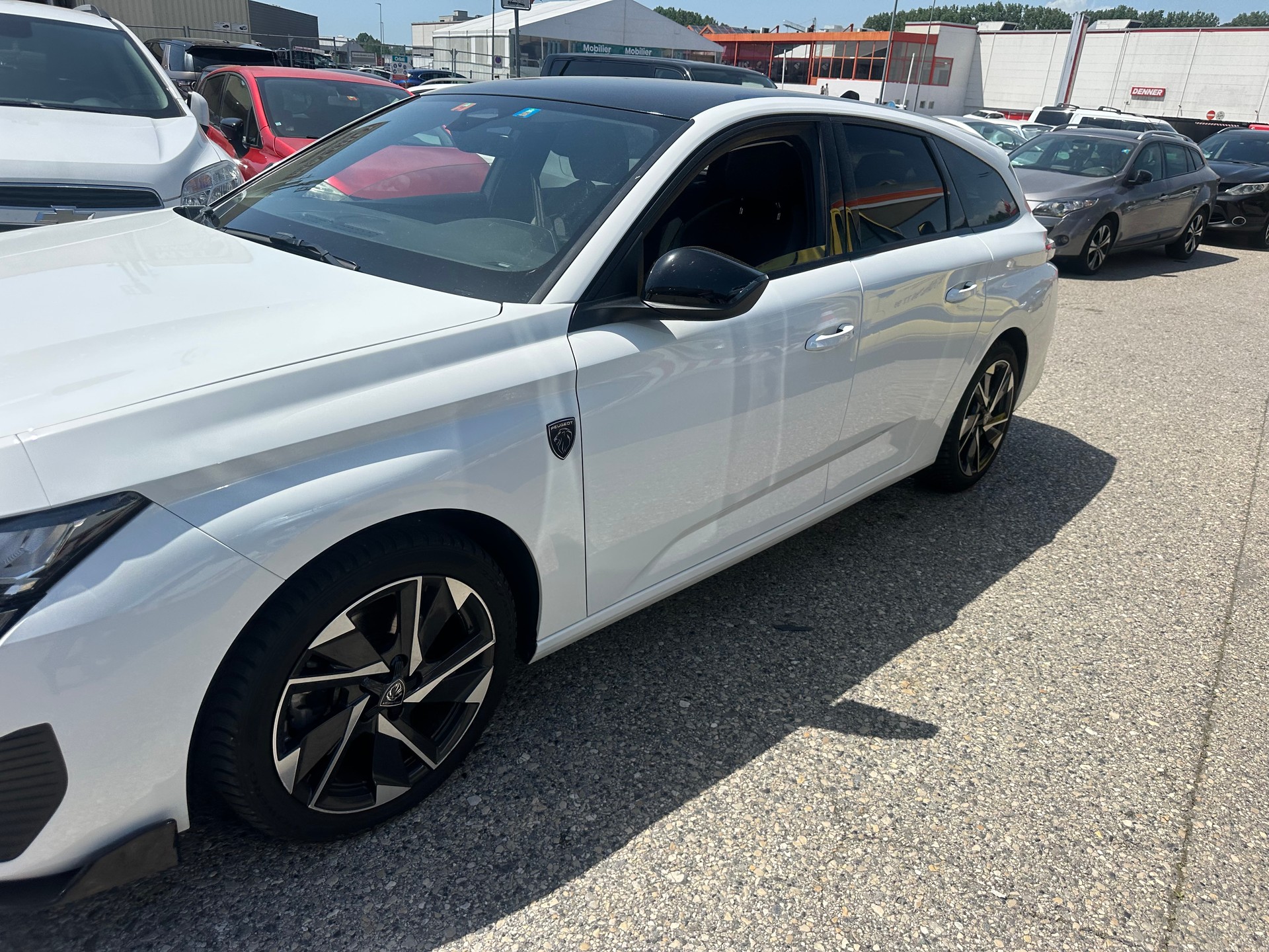 PEUGEOT 308 SW 1.5 BlueHDI Allure EAT8-image-14