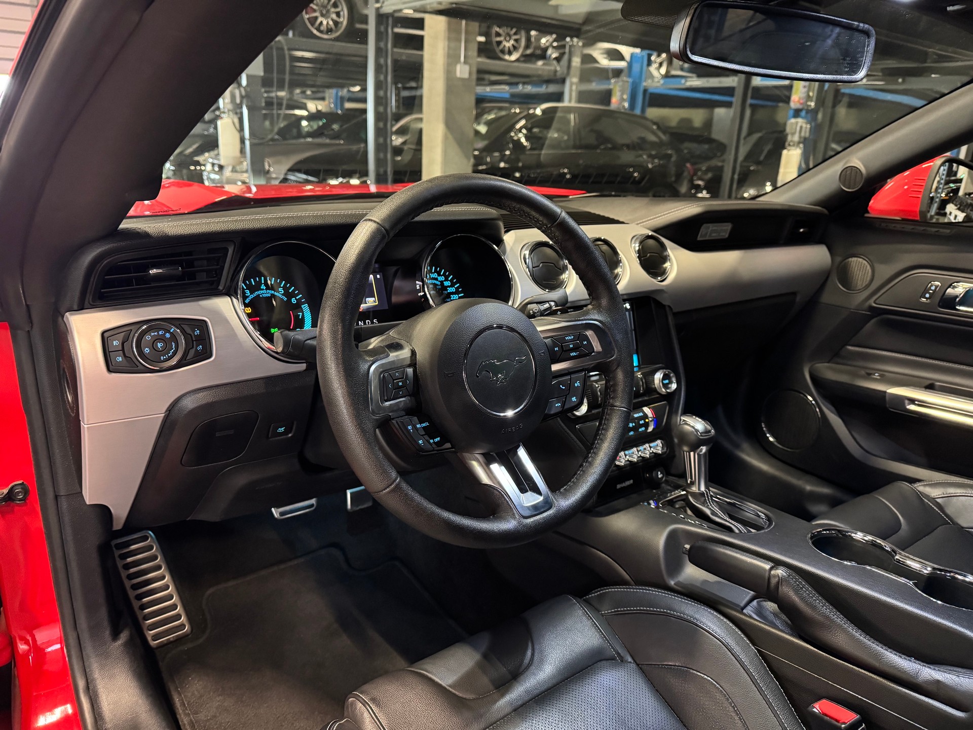 FORD Mustang Fastback 5.0 V8 GT * Perf. Pack-Recaro*-image-5