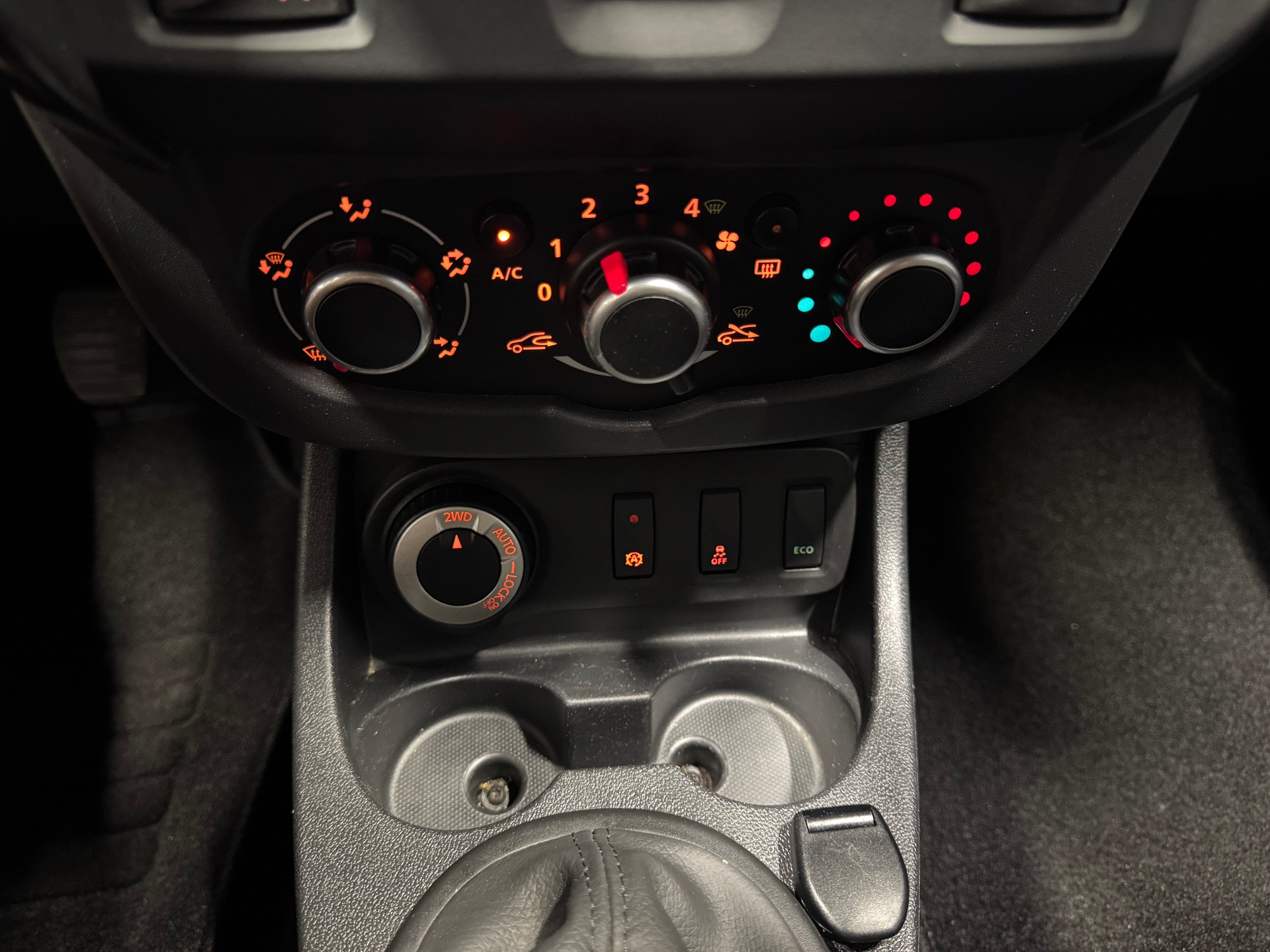 DACIA Duster 1.2 T Ambiance 4x4(81)(M)-image-14