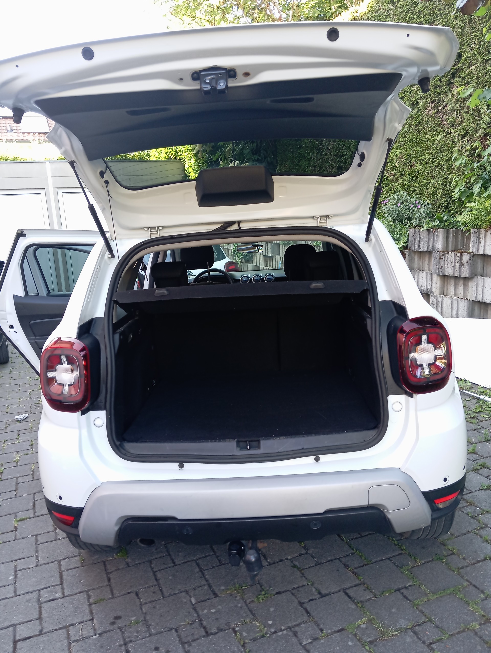 DACIA 1.5 Blue dCi Celebration 4WD-image-4