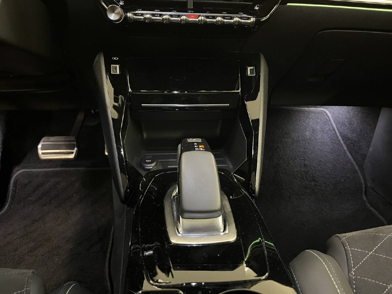 PEUGEOT 208-image-10