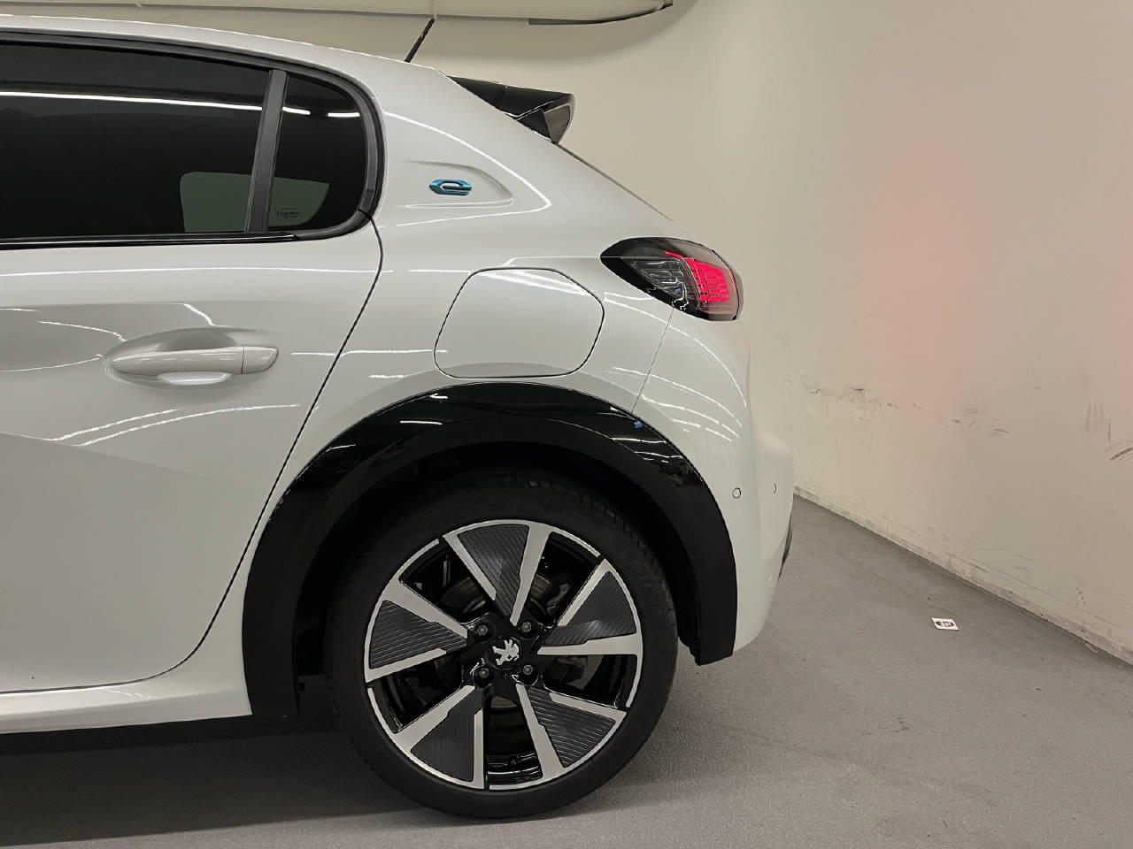 PEUGEOT 208-image-16