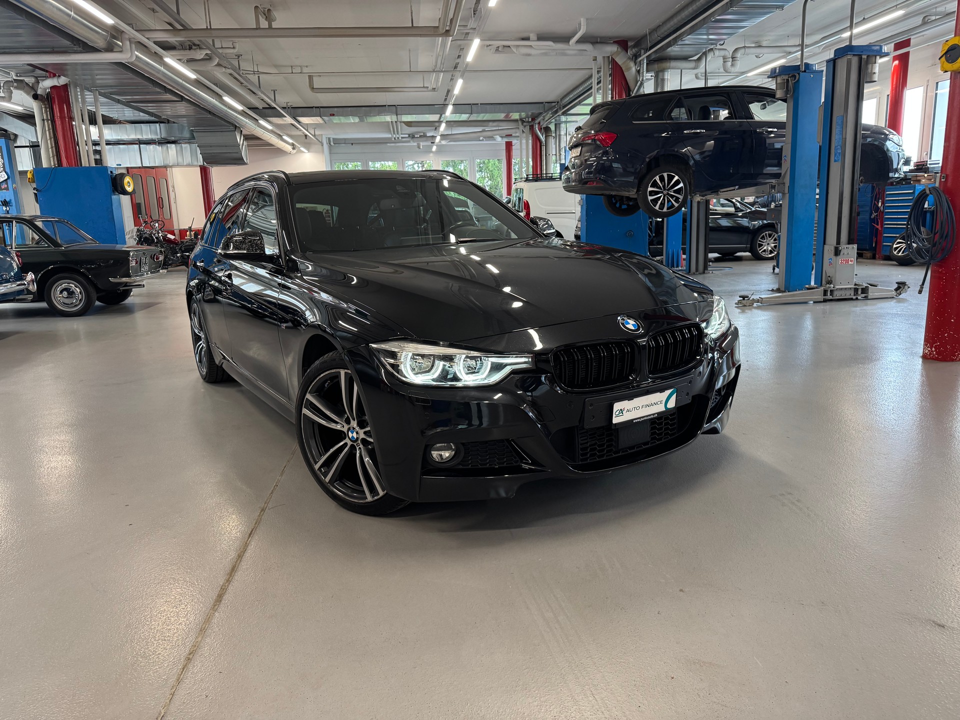 BMW 320d xDrive Touring M Sport Line Steptronic-image-0