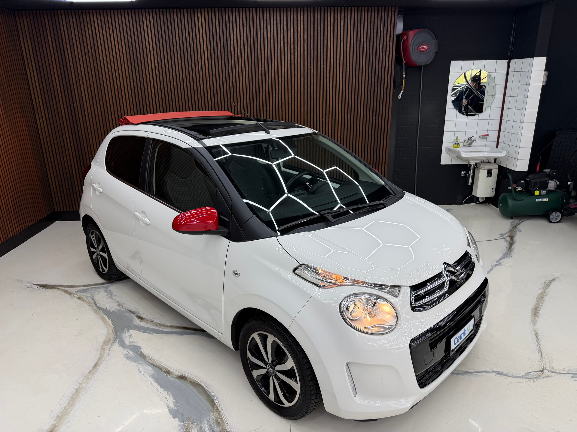 CITROEN C1 1.0 VTi ETG5 Shine Airscape-image-9