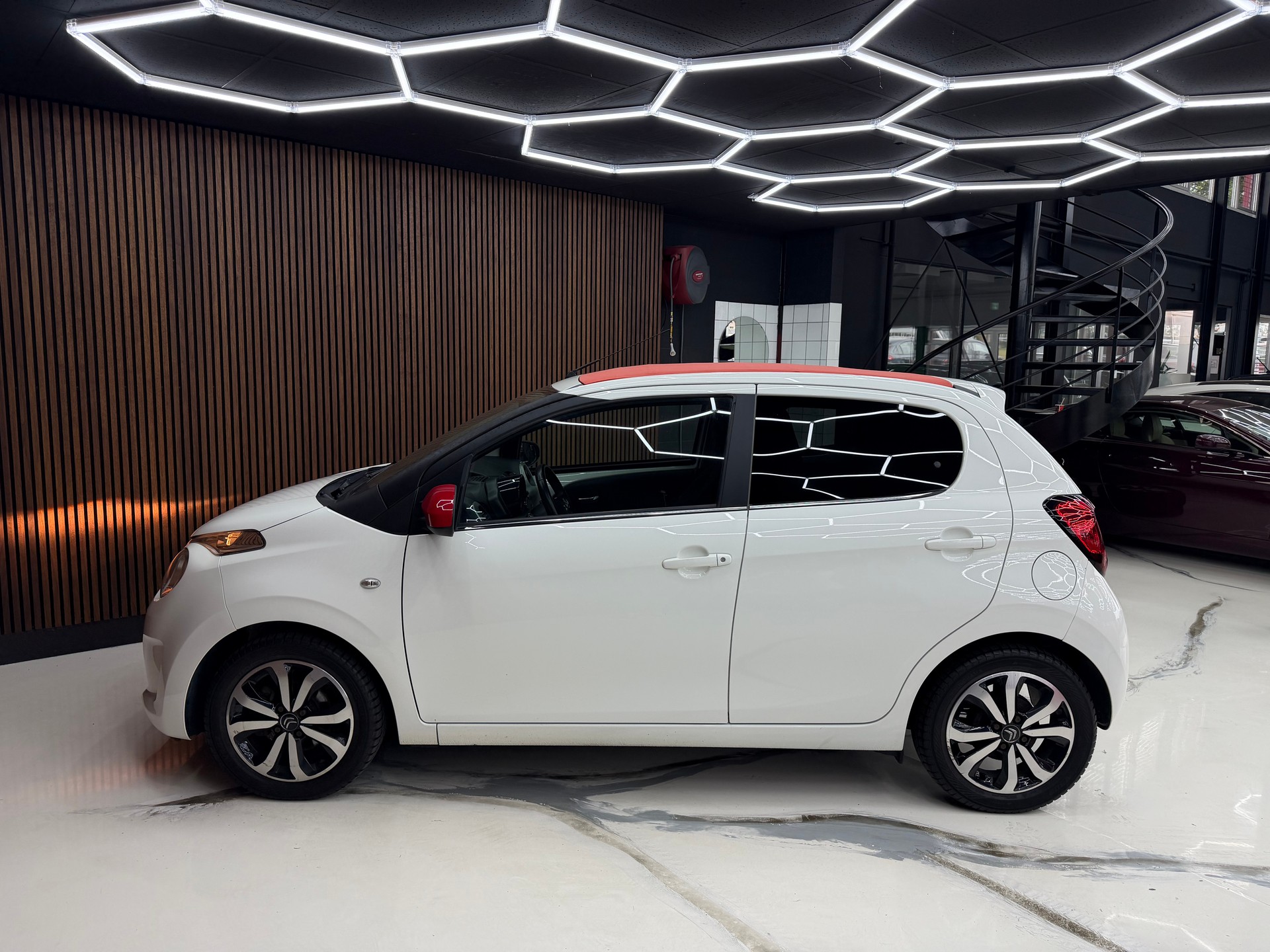 CITROEN C1 1.0 VTi ETG5 Shine Airscape-image-8