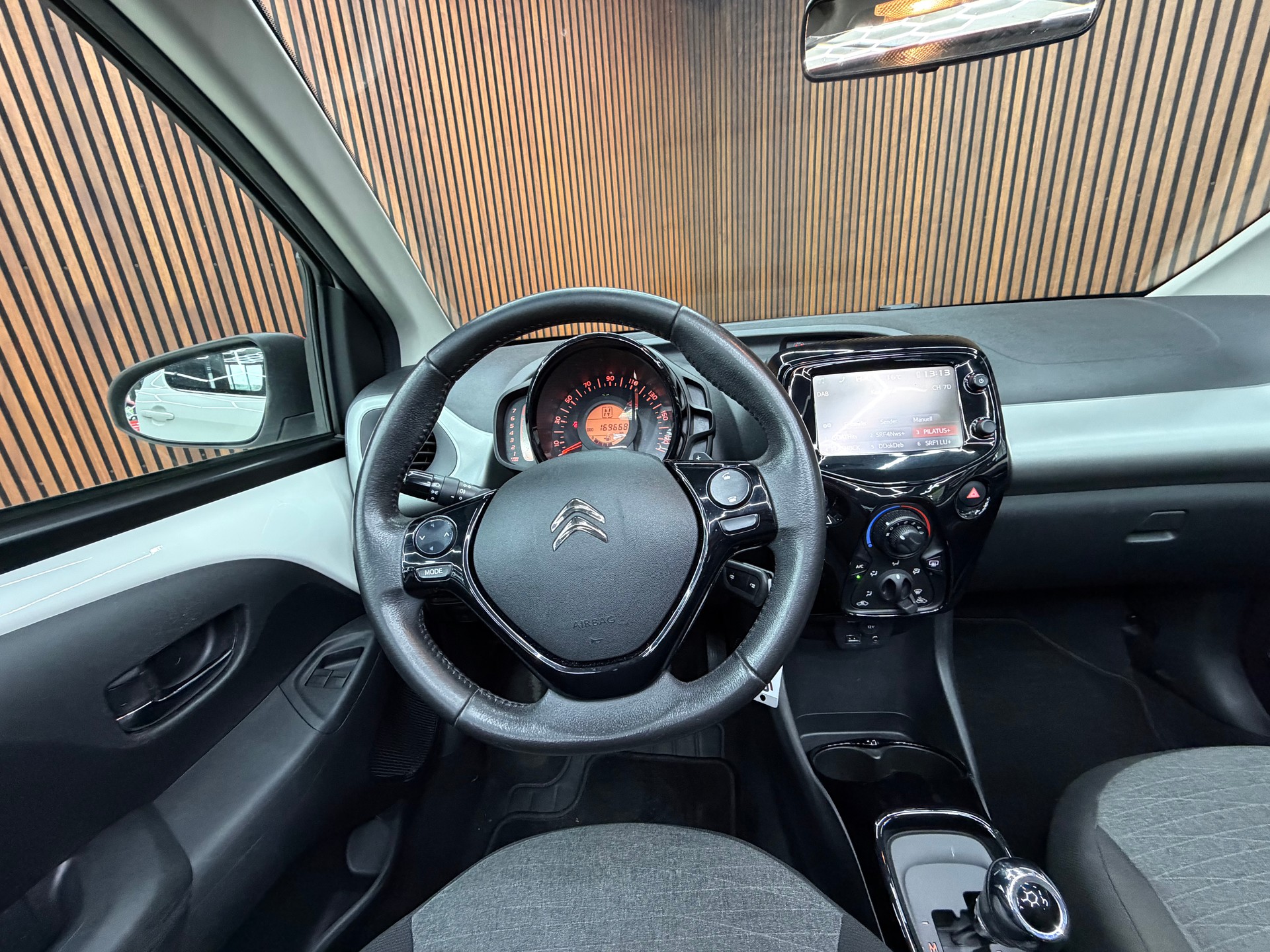CITROEN C1 1.0 VTi ETG5 Shine Airscape-image-14