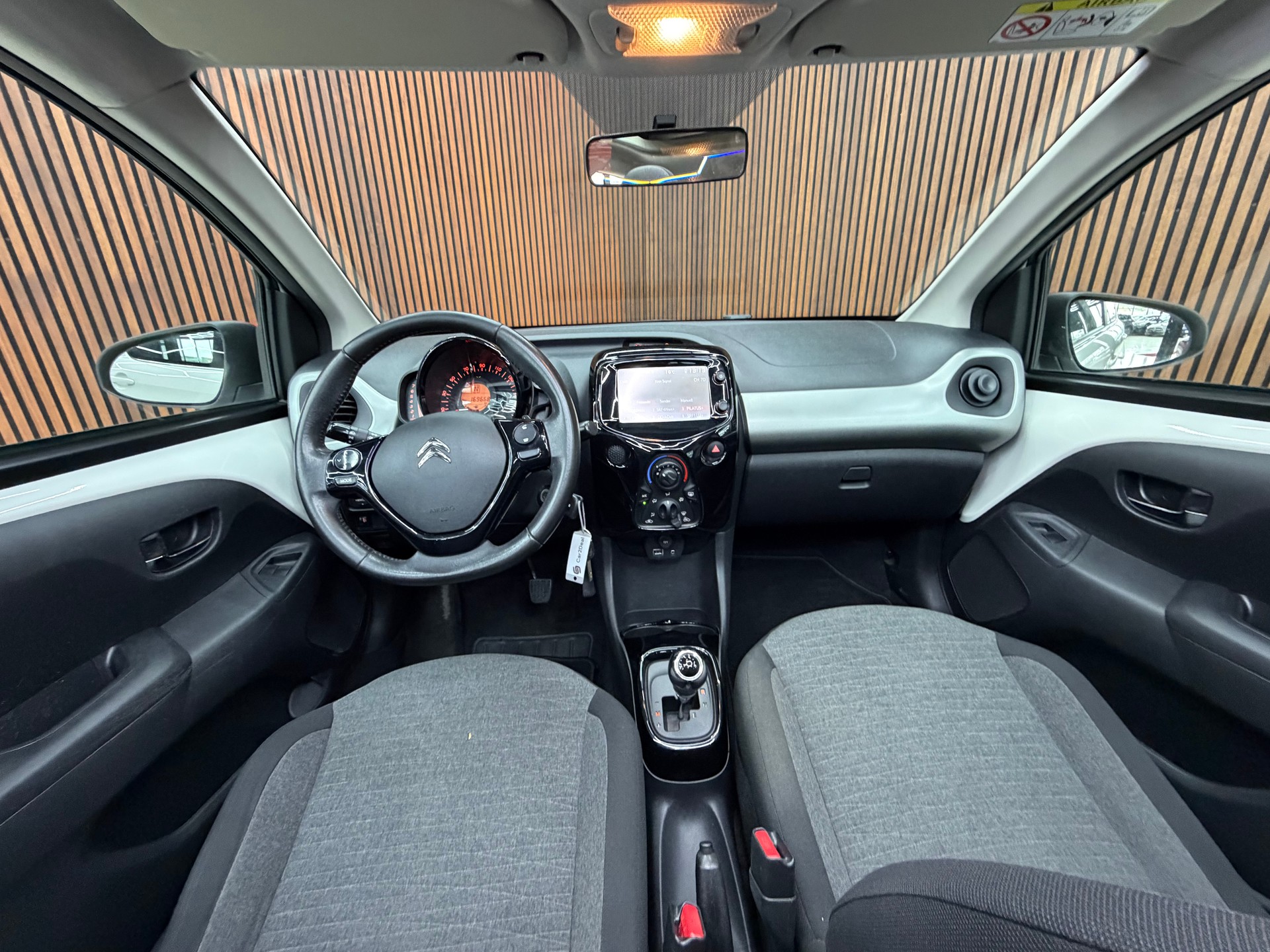 CITROEN C1 1.0 VTi ETG5 Shine Airscape-image-13