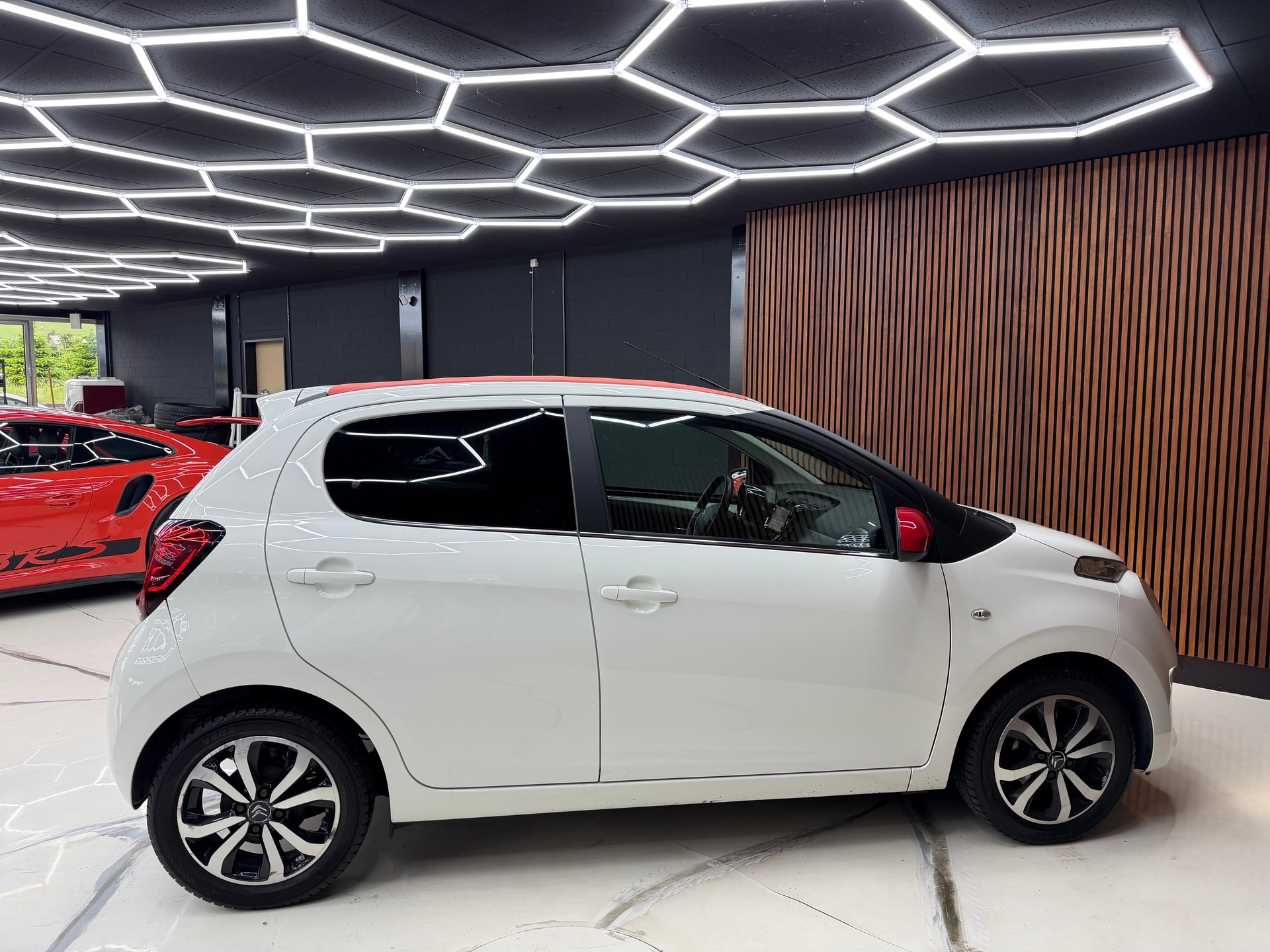 CITROEN C1 1.0 VTi ETG5 Shine Airscape-image-5