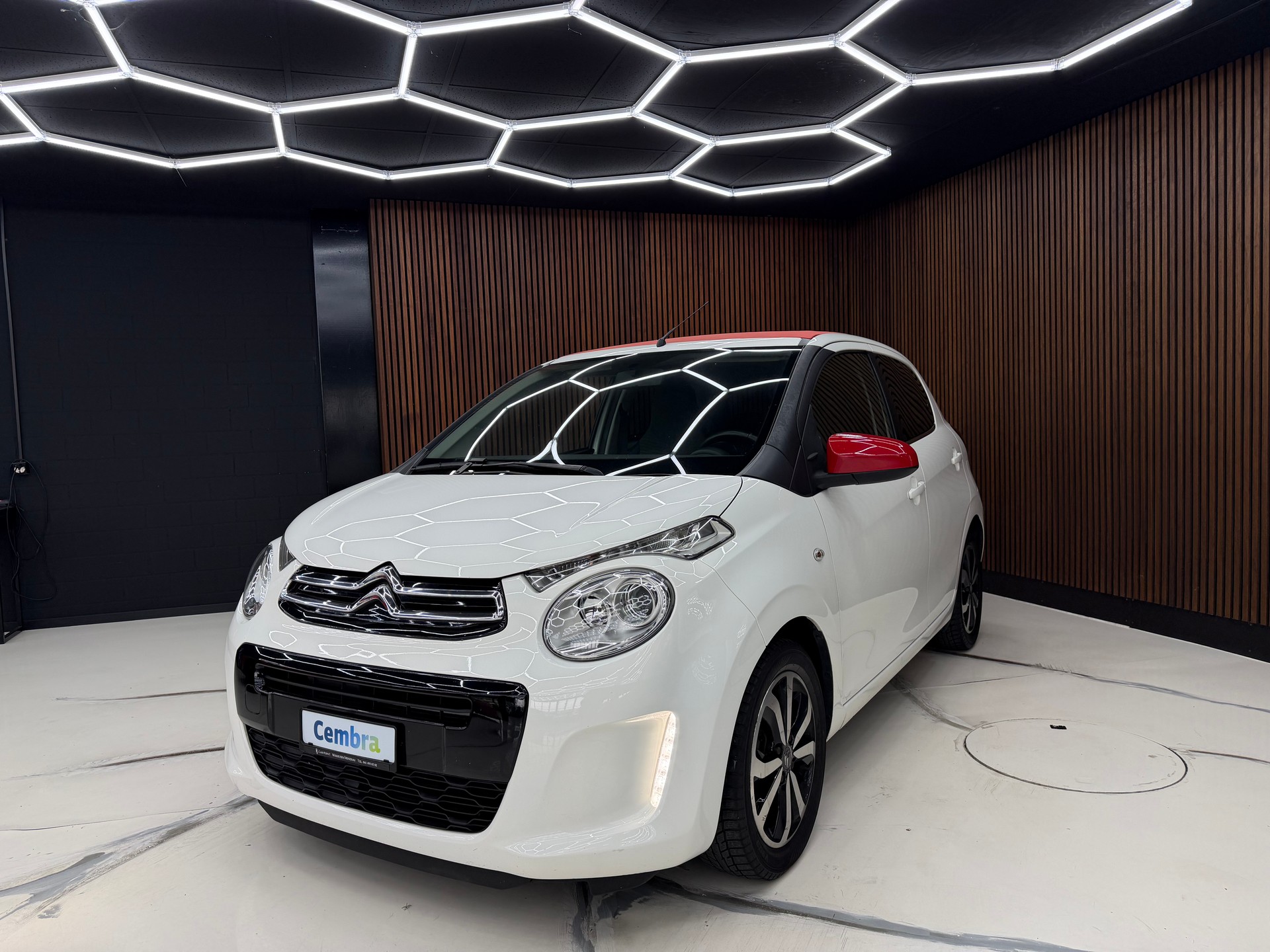 CITROEN C1 1.0 VTi ETG5 Shine Airscape-image-0