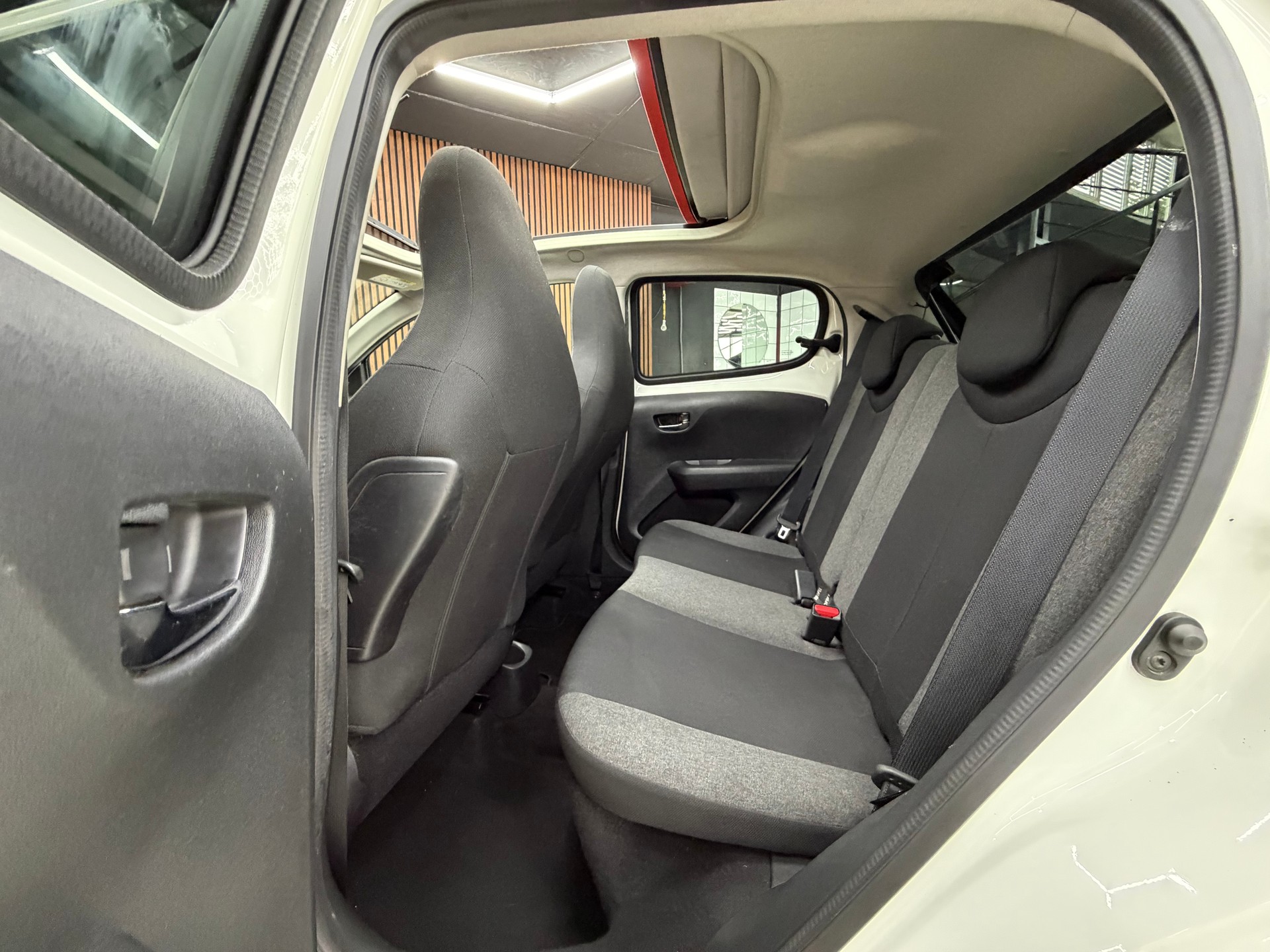 CITROEN C1 1.0 VTi ETG5 Shine Airscape-image-11