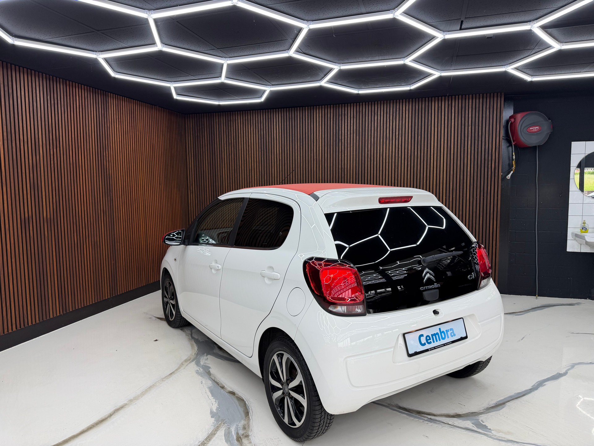 CITROEN C1 1.0 VTi ETG5 Shine Airscape-image-7