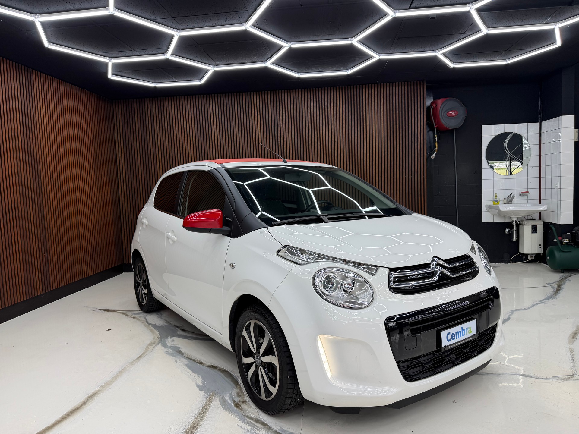 CITROEN C1 1.0 VTi ETG5 Shine Airscape-image-2