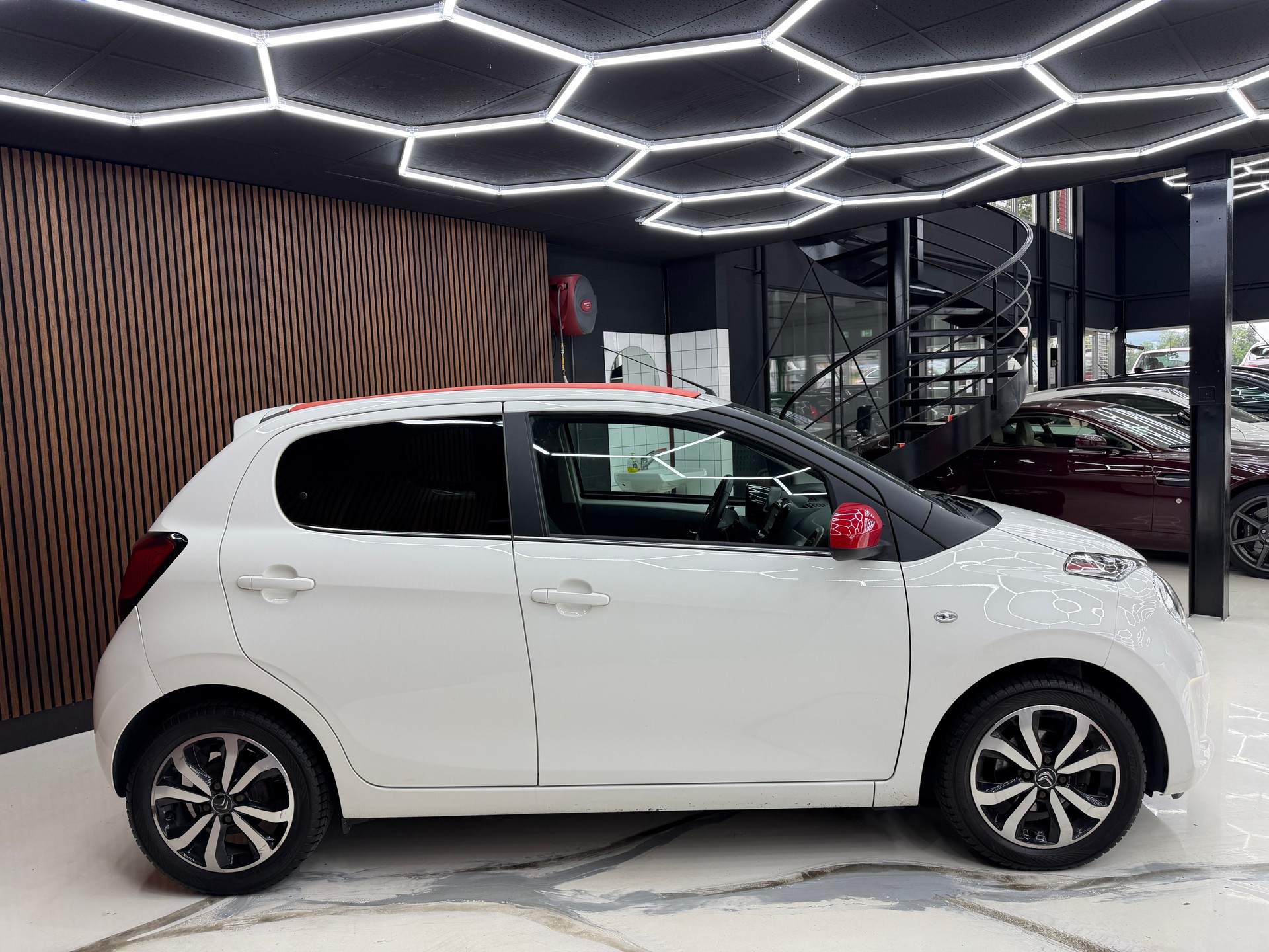 CITROEN C1 1.0 VTi ETG5 Shine Airscape-image-3