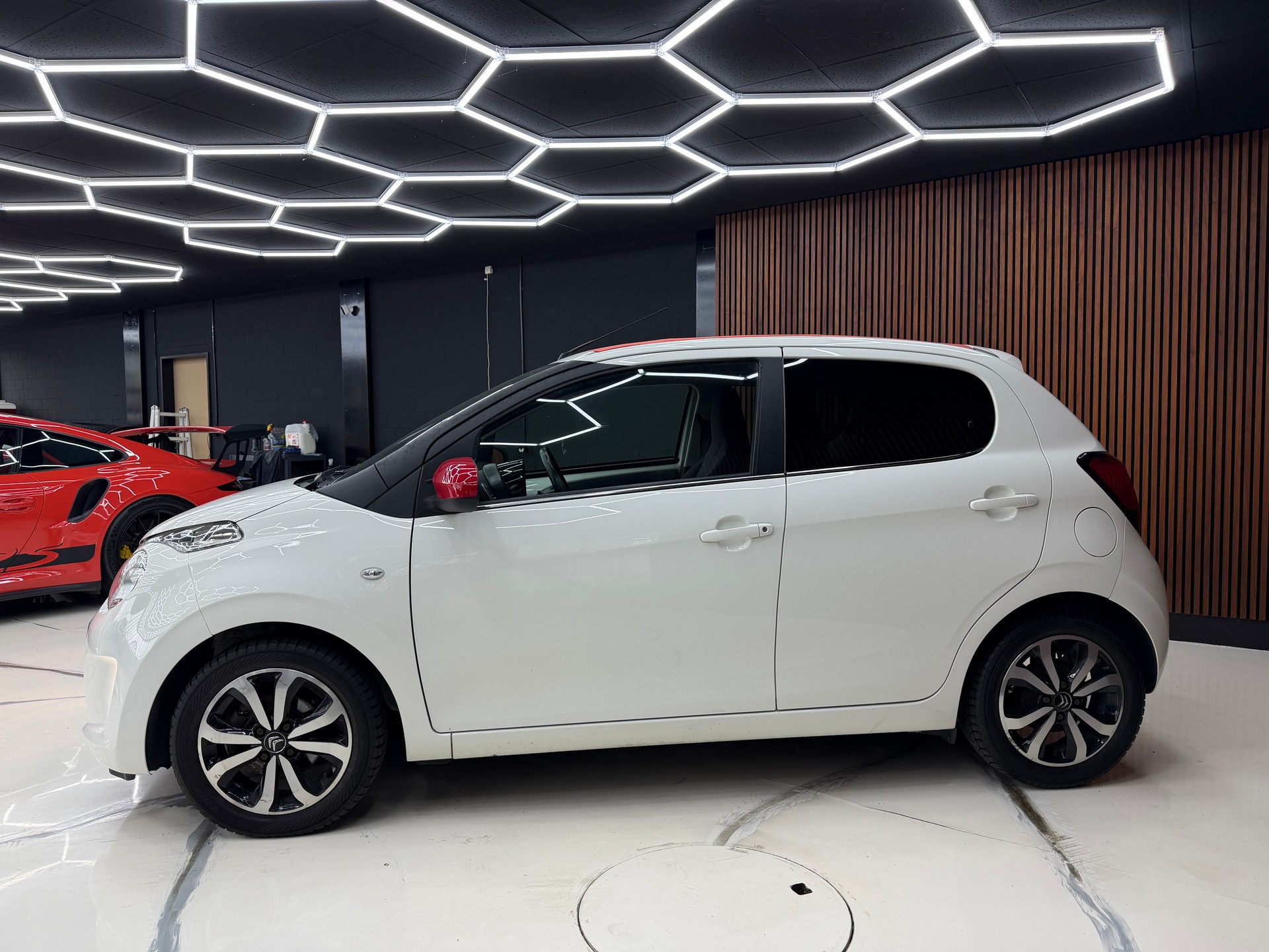 CITROEN C1 1.0 VTi ETG5 Shine Airscape-image-4