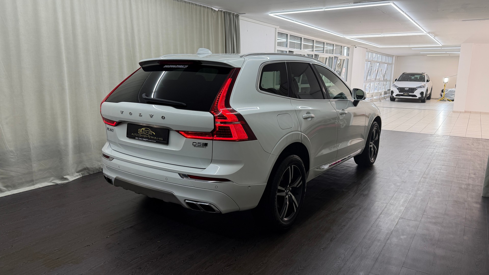 VOLVO XC60 D5 AWD Inscription Geartronic-image-3