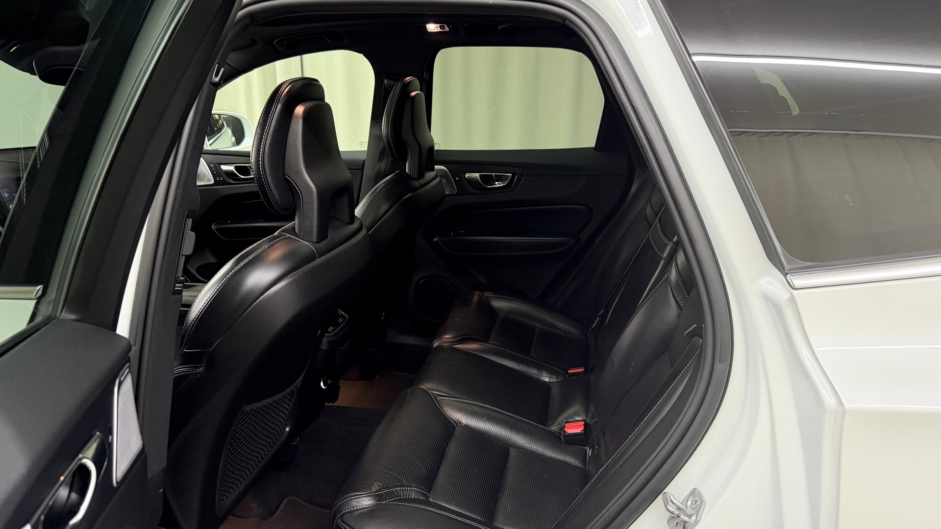 VOLVO XC60 D5 AWD Inscription Geartronic-image-12