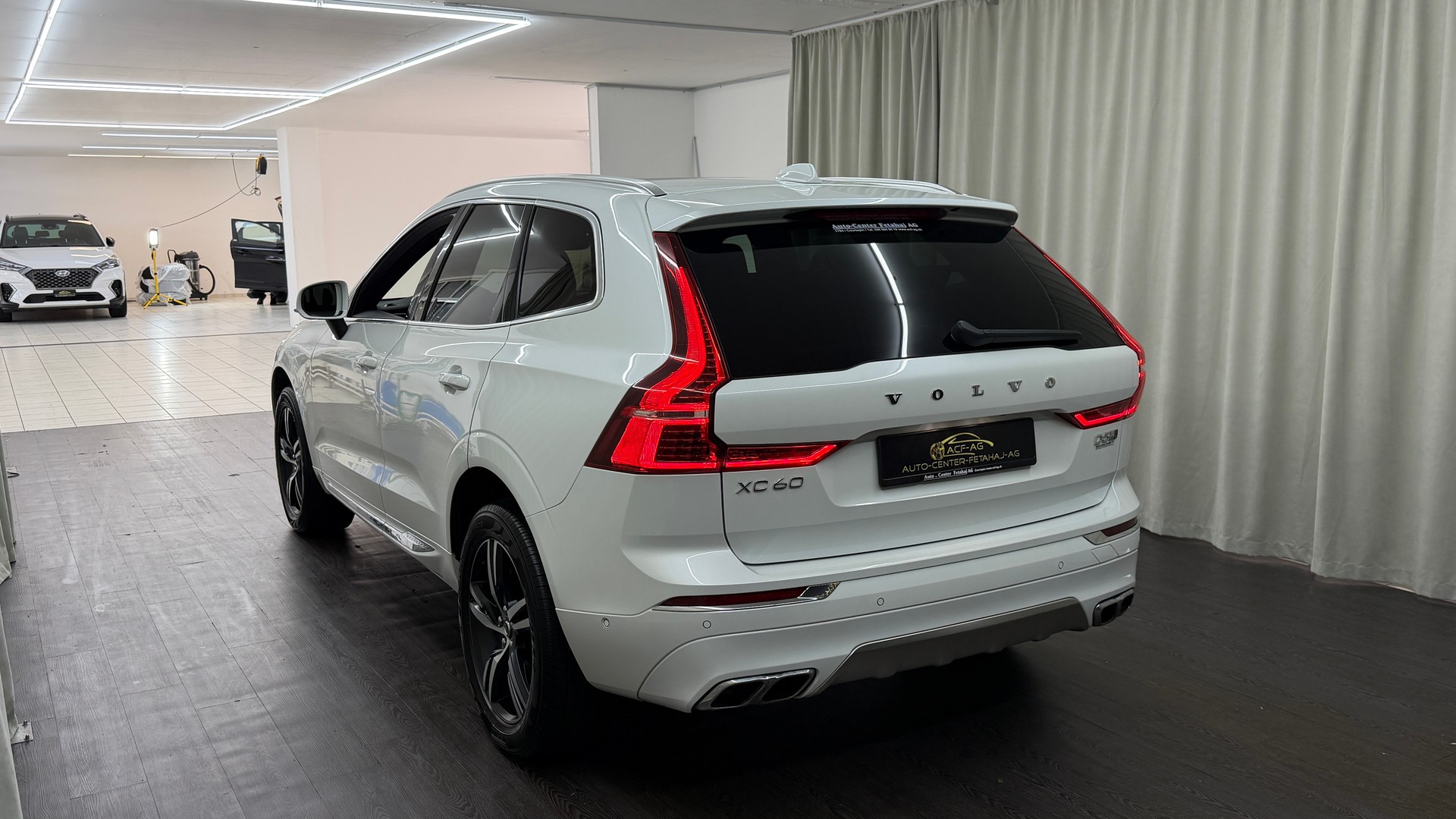 VOLVO XC60 D5 AWD Inscription Geartronic-image-5