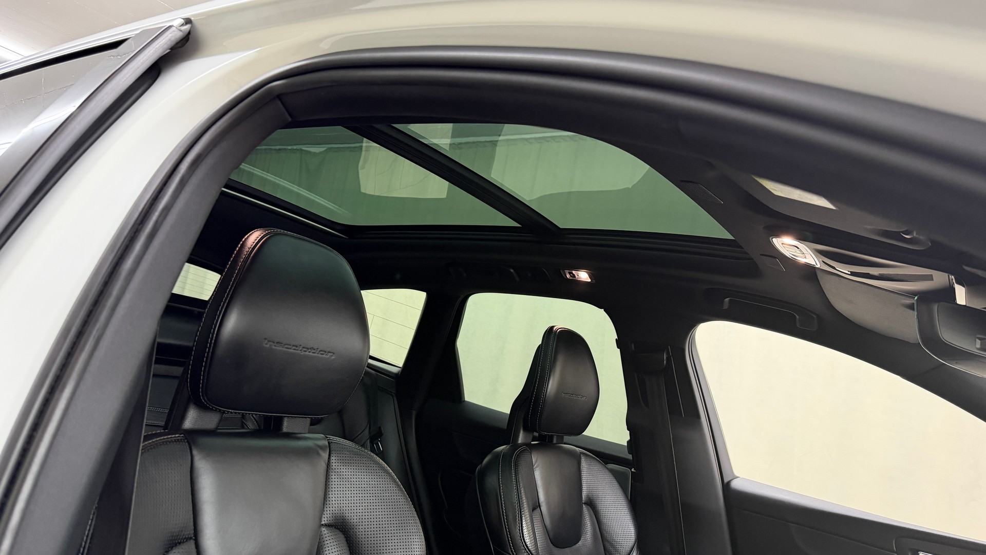 VOLVO XC60 D5 AWD Inscription Geartronic-image-10