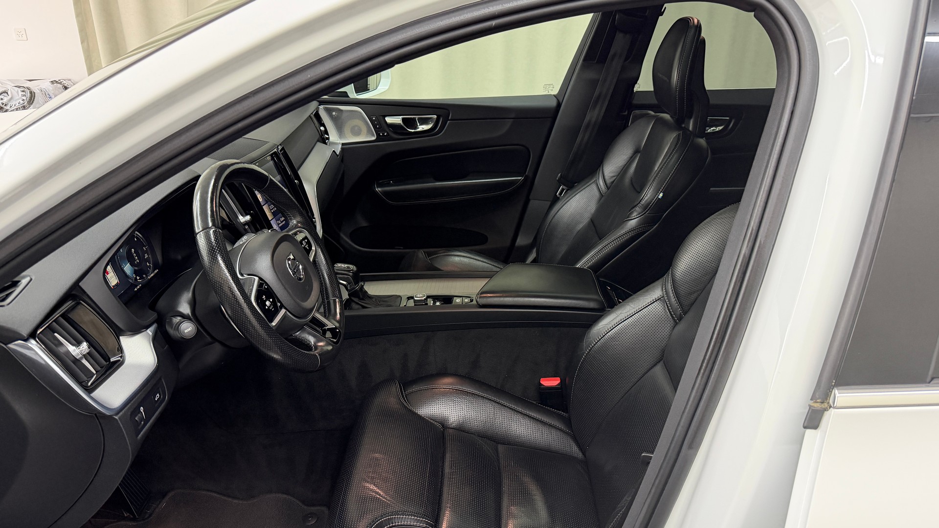 VOLVO XC60 D5 AWD Inscription Geartronic-image-6