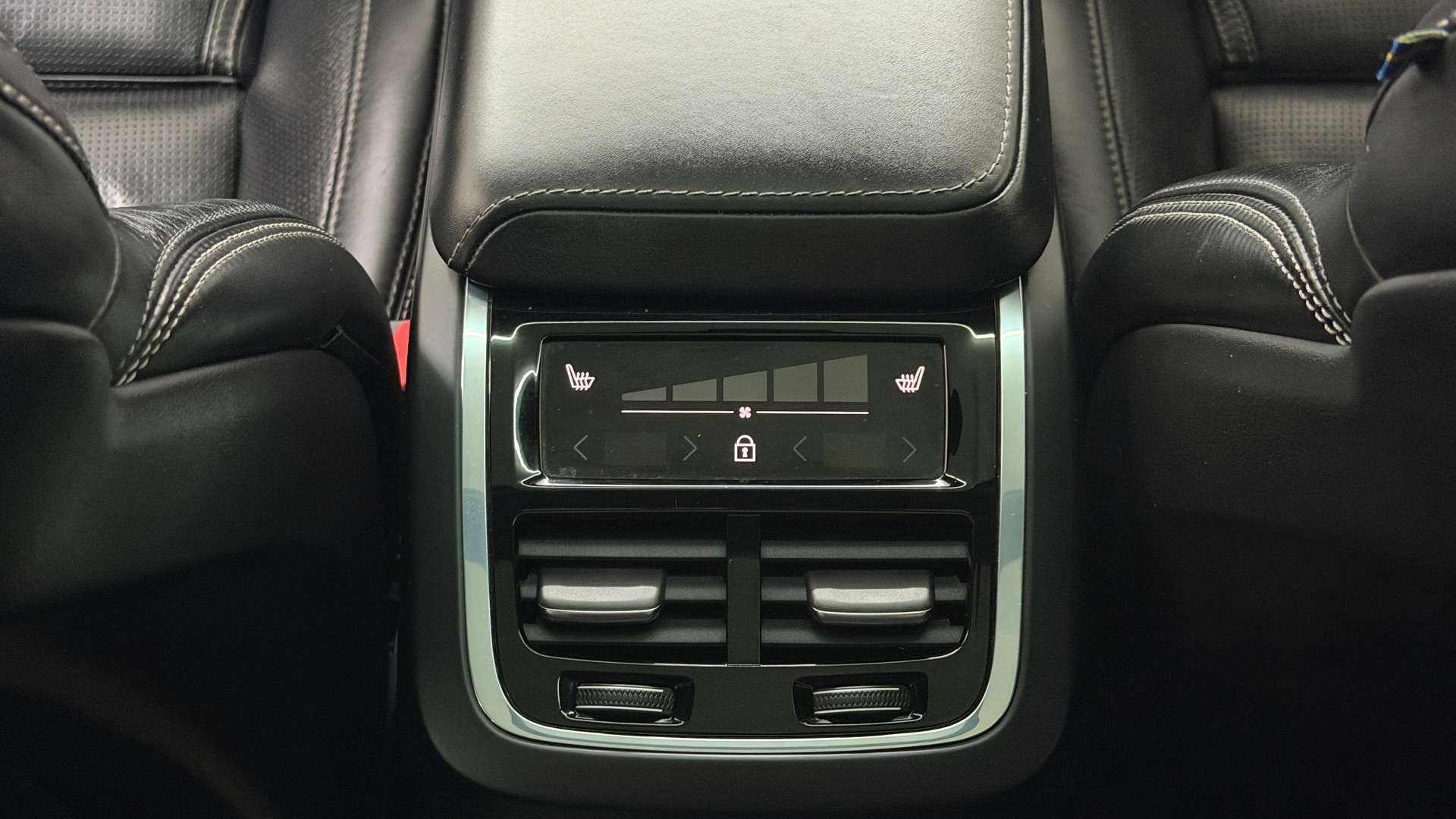 VOLVO XC60 D5 AWD Inscription Geartronic-image-13