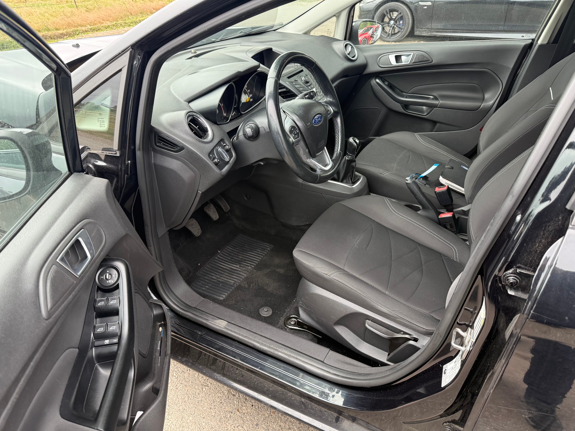 FORD Fiesta 1.6 TDCi Eco Trend-image-8