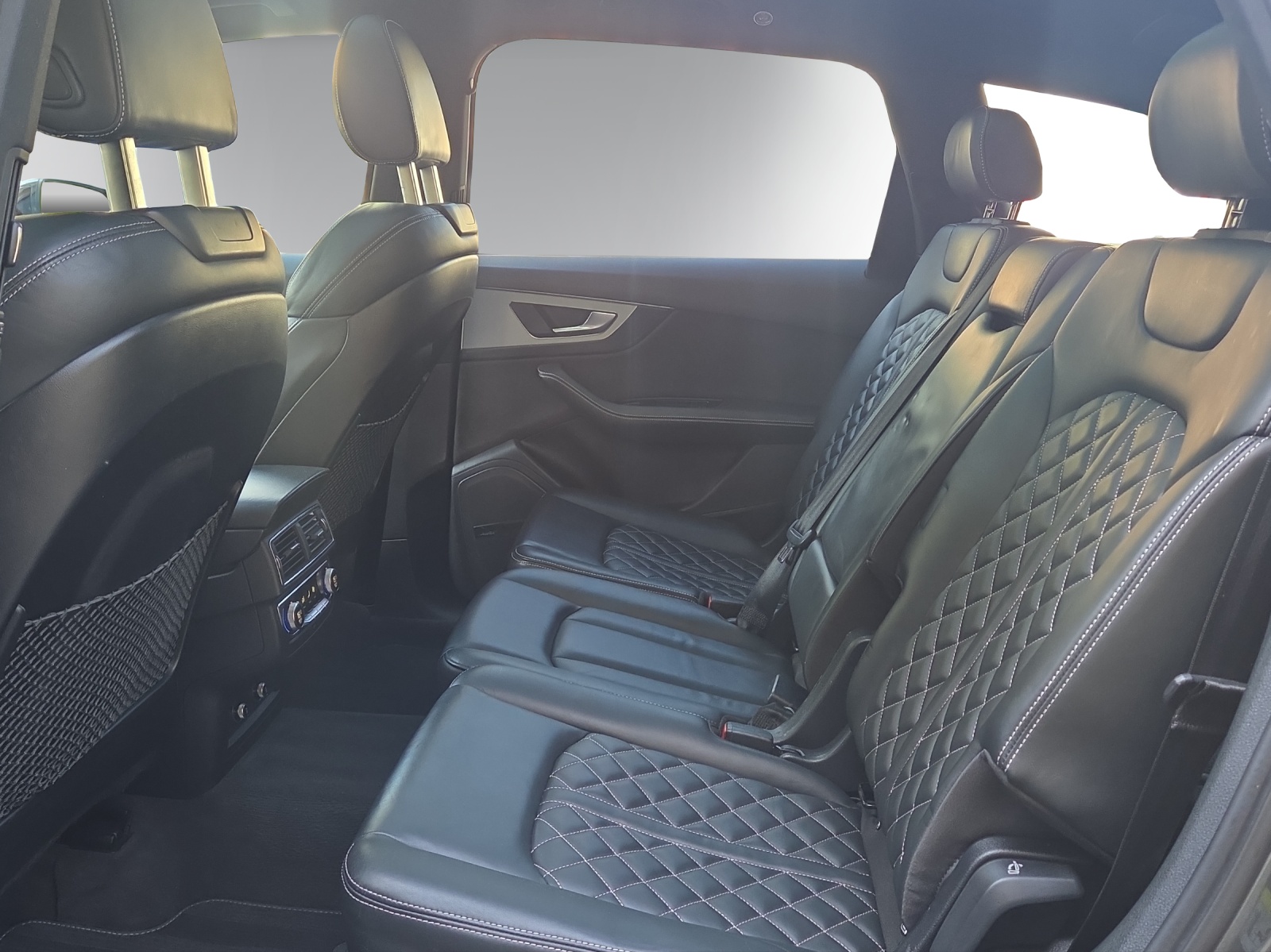 AUDI SQ7 4.0 TDI quattro tiptronic-image-17