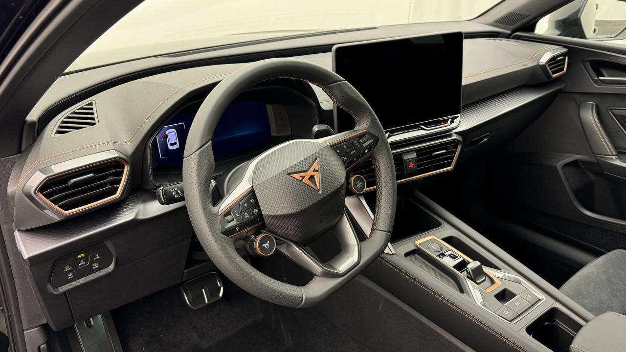 CUPRA LEON ST 2.0 TSI VZ Black Edition-image-6
