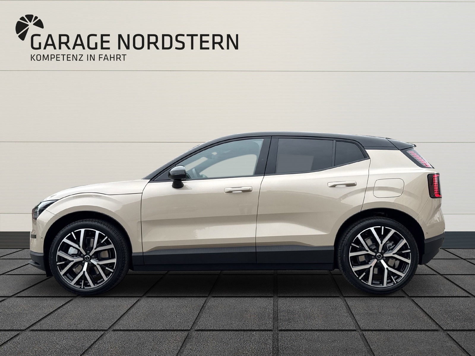 VOLVO EX30 E60 Twin Ultra Performance AWD-image-1