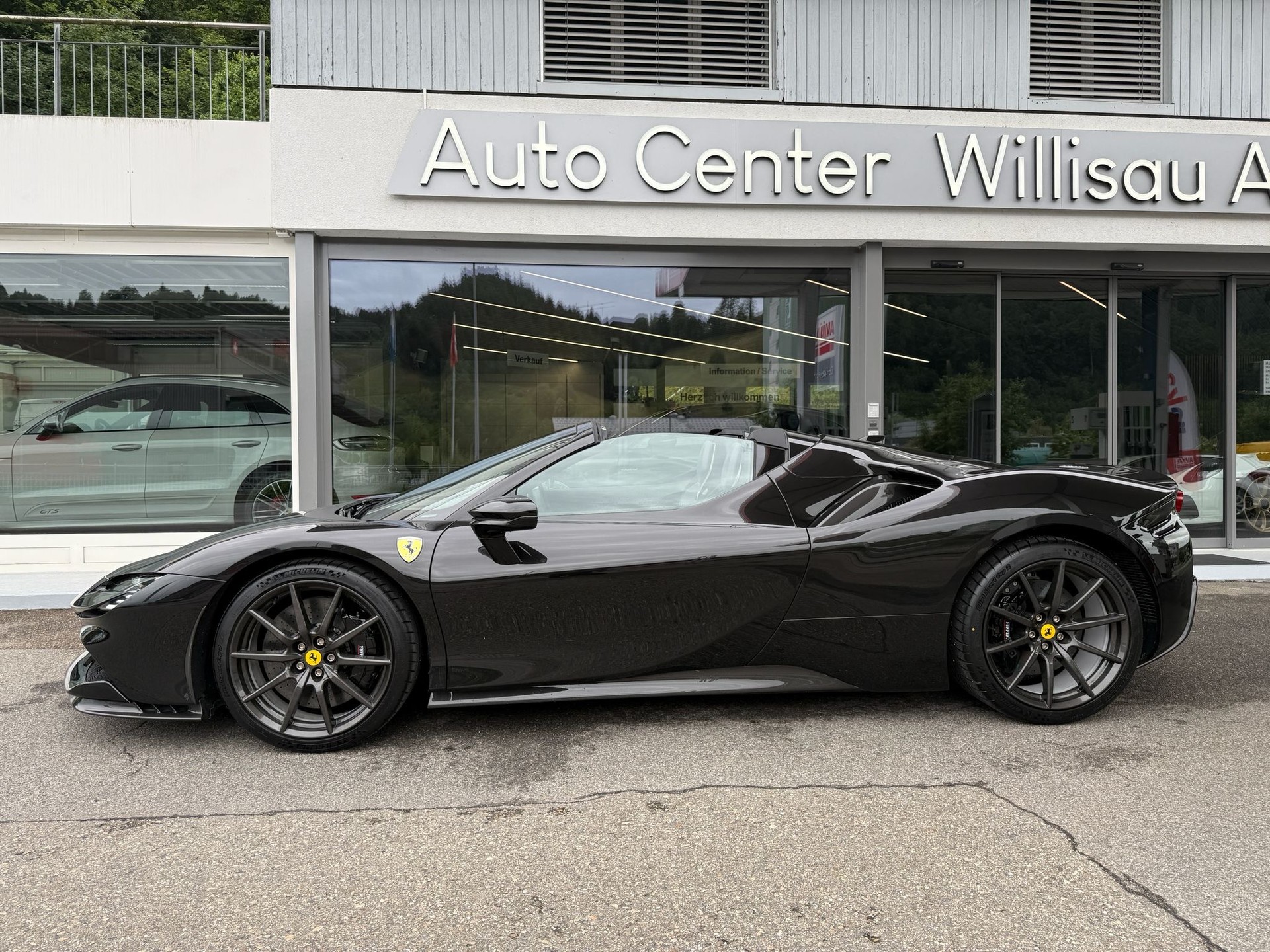 FERRARI SF90 Spider-image-9