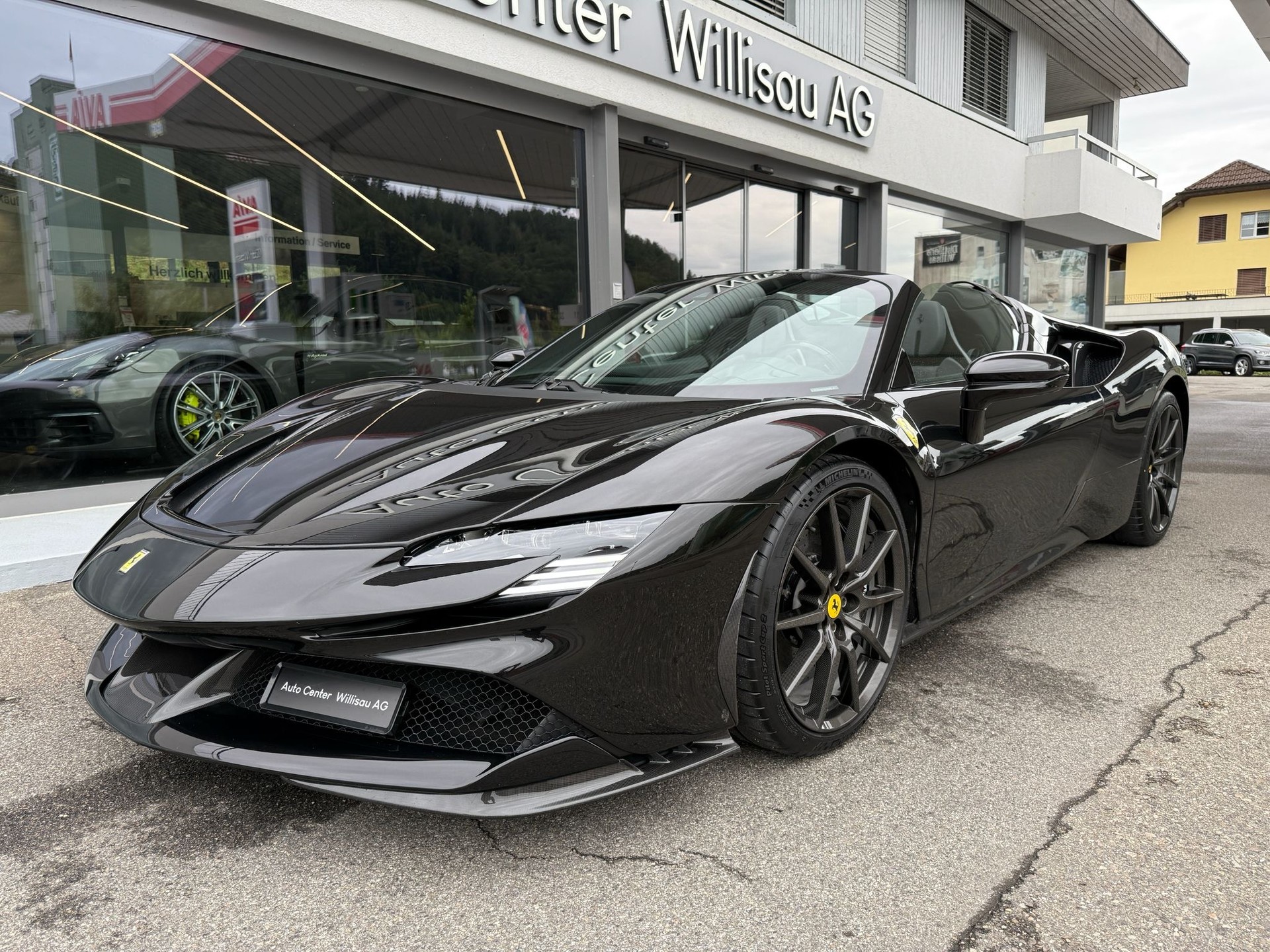 FERRARI SF90 Spider-image-5