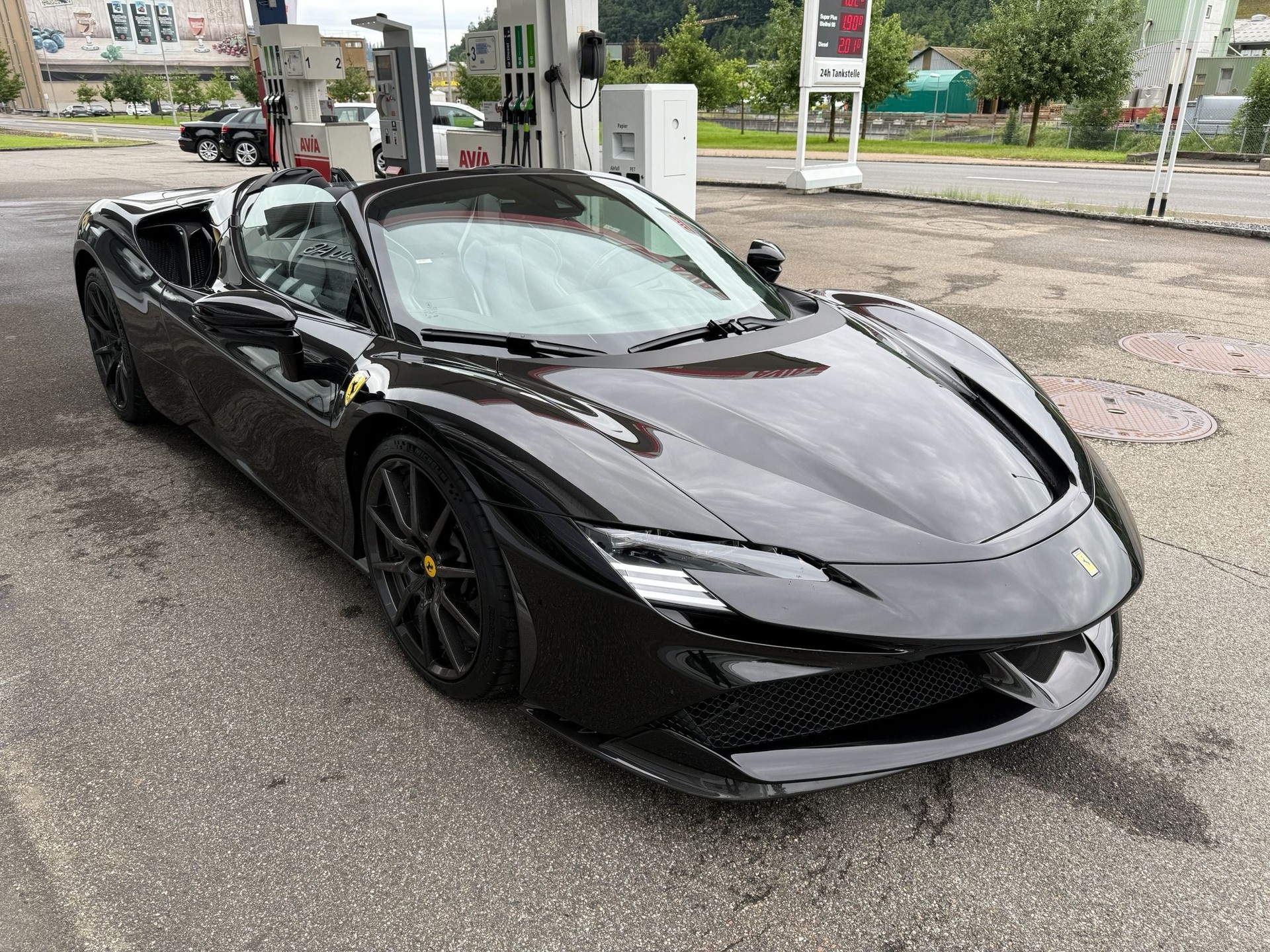 FERRARI SF90 Spider-image-16