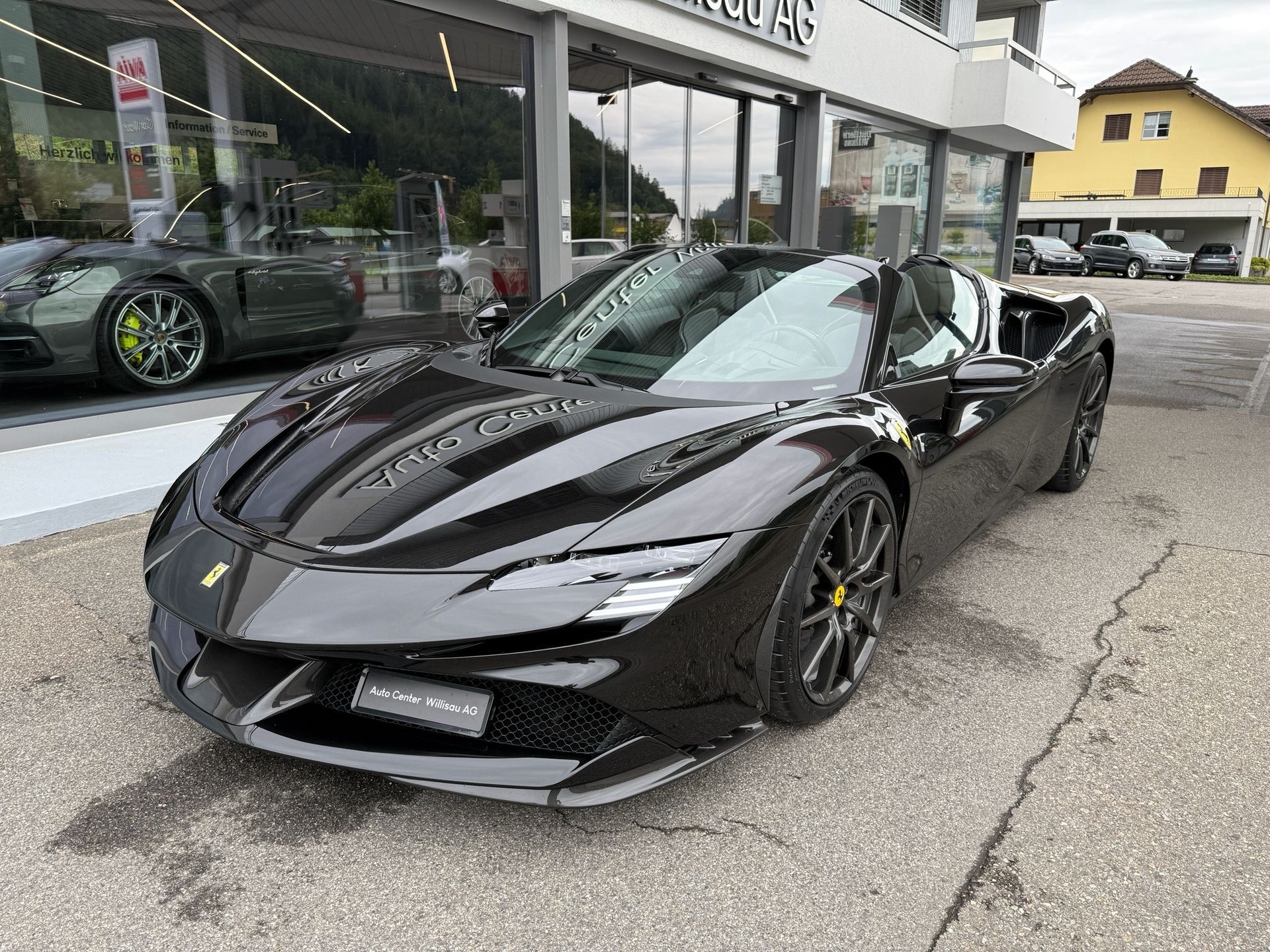 FERRARI SF90 Spider-image-2