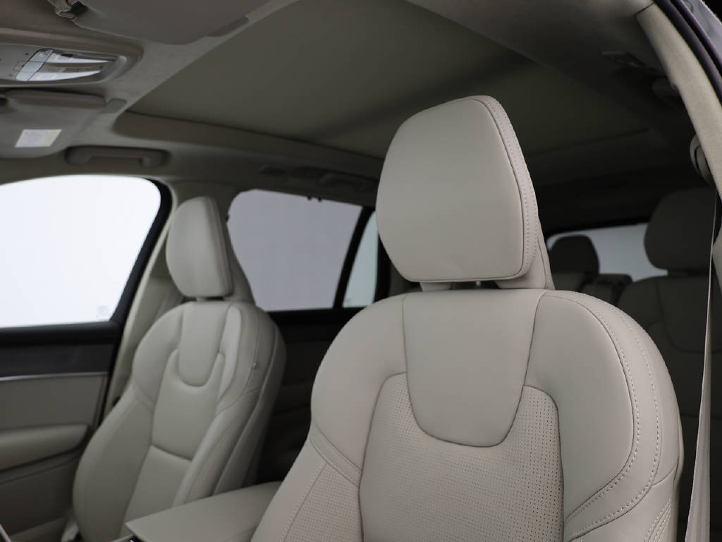 VOLVO XC90 2.0 TE T8 XCLUSIVE Ultra Dark eAWD-image-31