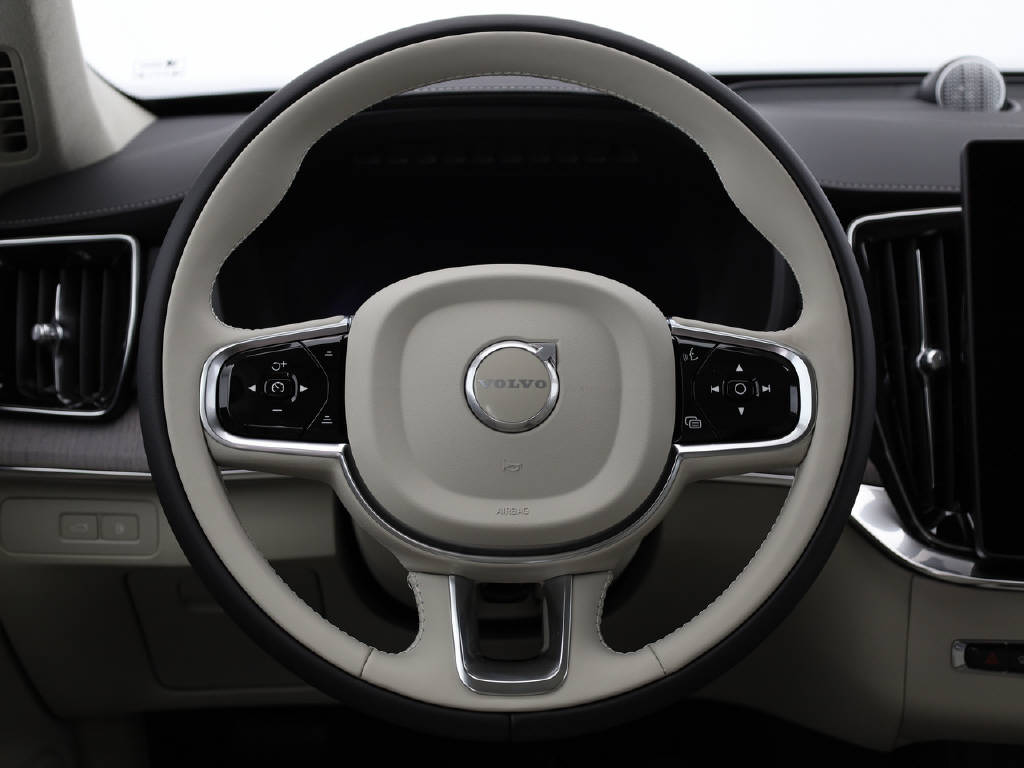 VOLVO XC90 2.0 TE T8 XCLUSIVE Ultra Dark eAWD-image-30