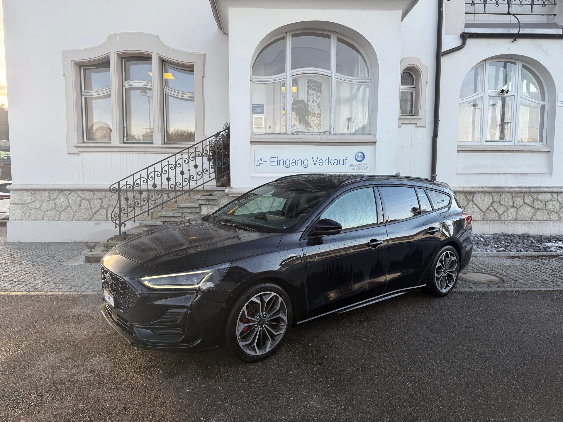 FORD Focus Station Wagon 1.0i EcoB Hybrid 155 ST-Line X-image-0